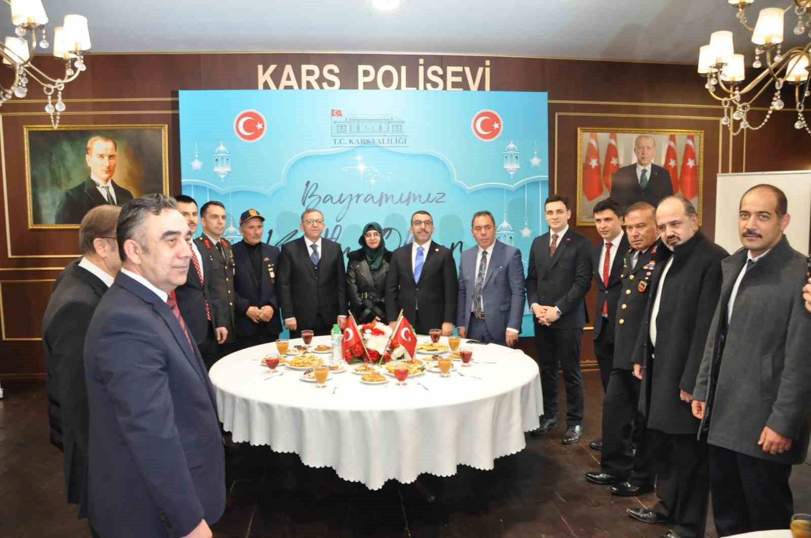 Kars&rsquo;ta protokol &uuml;yeleri bayramlaştı
