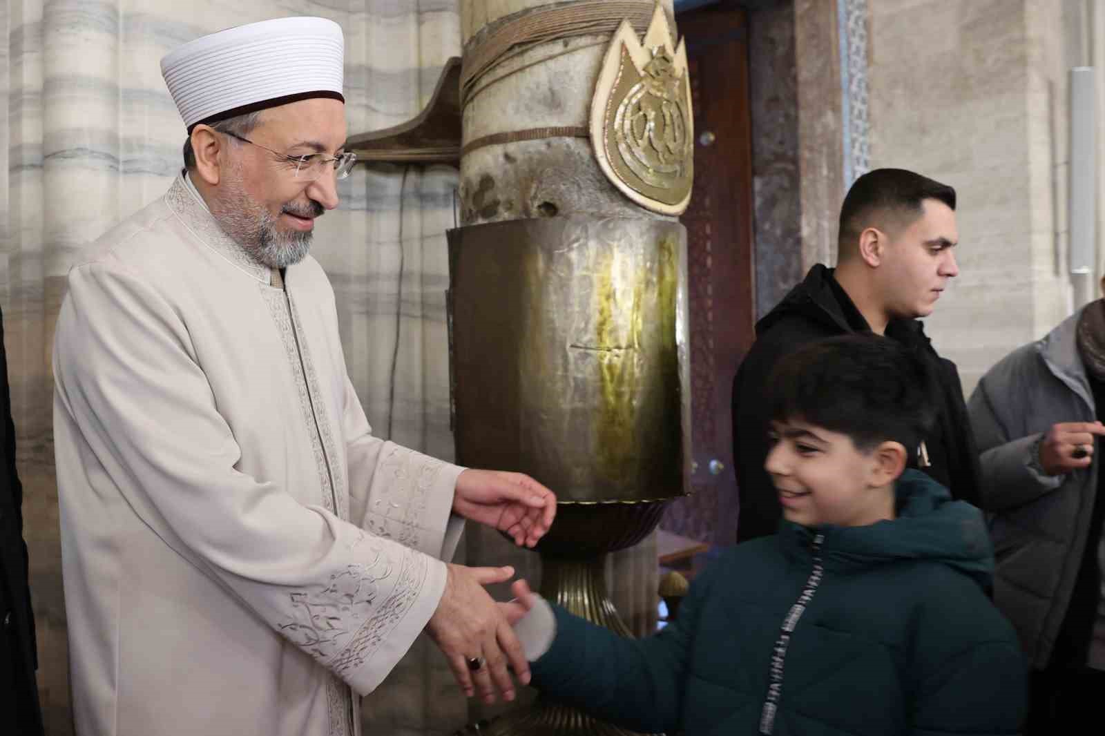 Diyanet İşleri Başkanı Arpaguş, S&uuml;leymaniye Camii&rsquo;nde hutbe okudu
