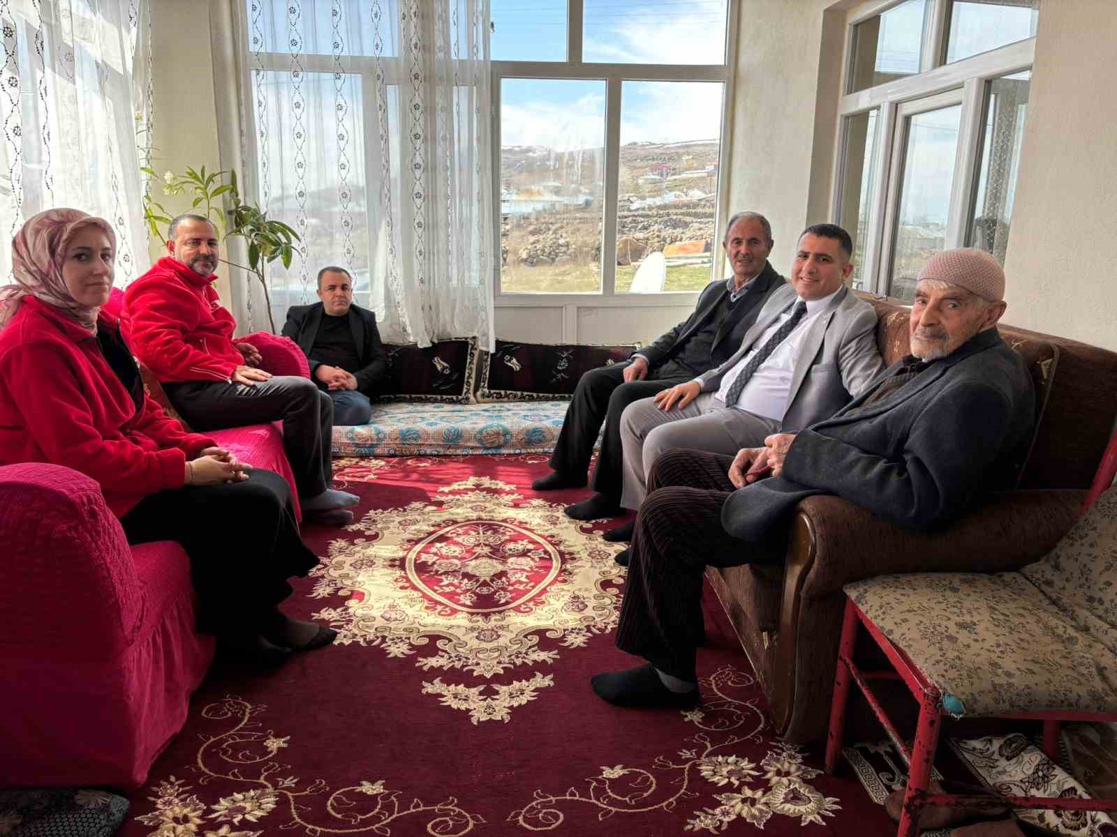 Kızılay’dan yalnız yaşayan yaşlılara bayram ziyareti