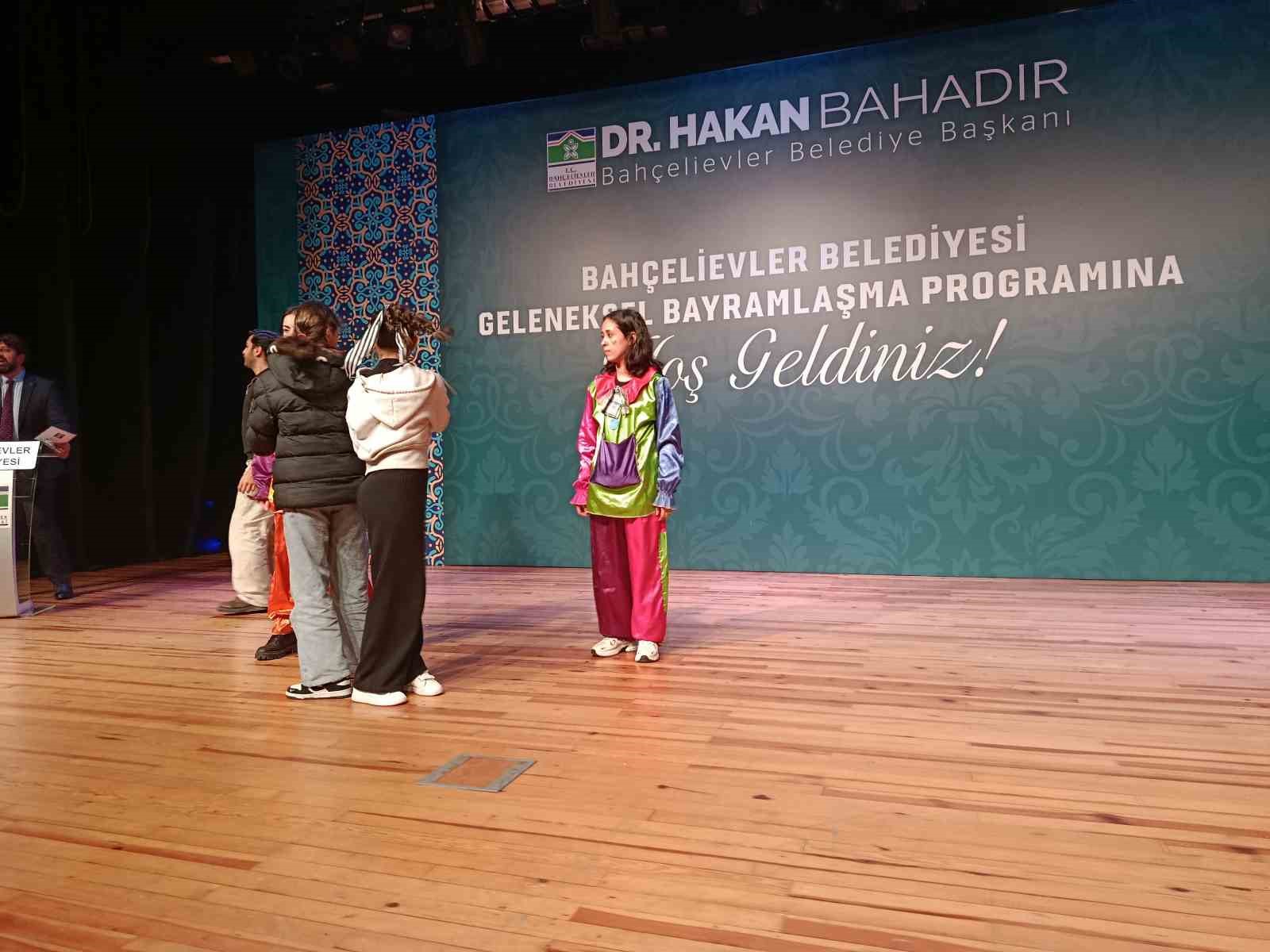 Binali Yıldırım: "Türkiye silah sanayisiyle, ekonomisiyle, her şeyden önce vatan sevgisiyle hercümerç olmuş bir milletin ülkesidir"