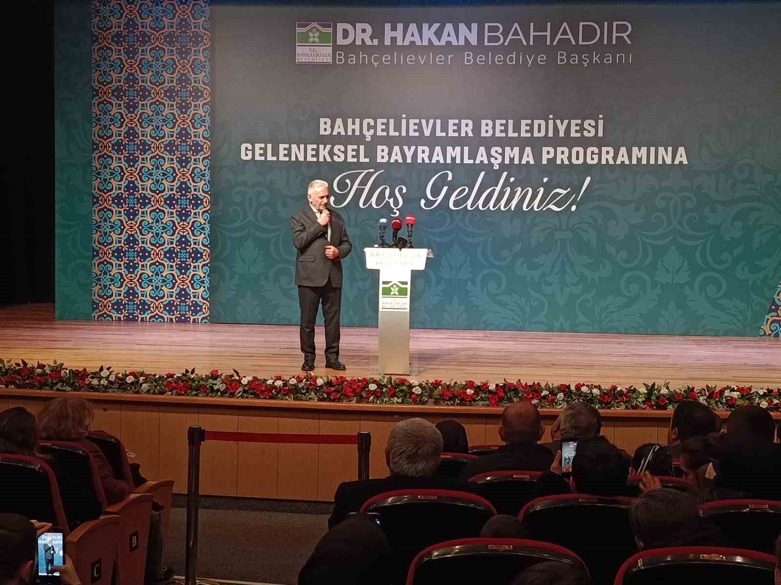 Binali Yıldırım: "T&uuml;rkiye silah sanayisiyle, ekonomisiyle, her şeyden &ouml;nce vatan sevgisiyle herc&uuml;mer&ccedil; olmuş bir milletin &uuml;lkesidir"
