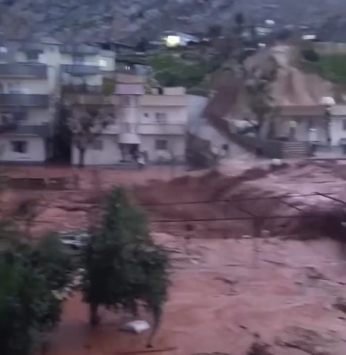 Şırnak&rsquo;ta sağanak sele neden oldu, evleri su bastı
