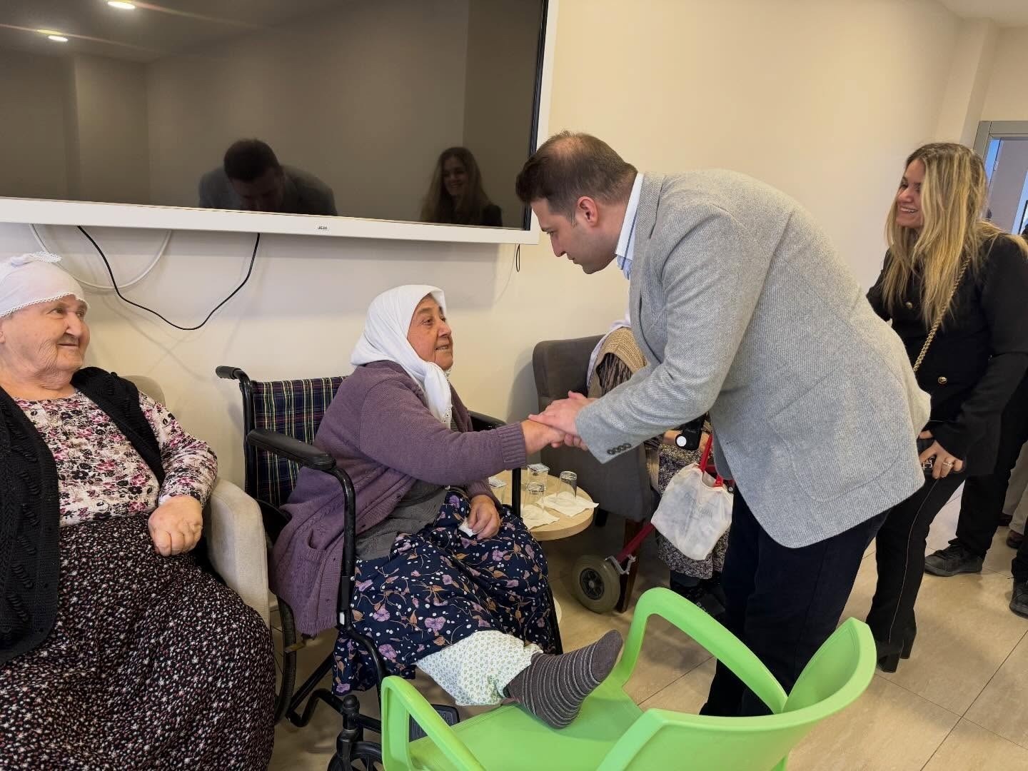 &Ccedil;ivril protokol&uuml; bayramda vatandaşlar ve g&ouml;revi başındaki personeli yalnız bırakmadı
