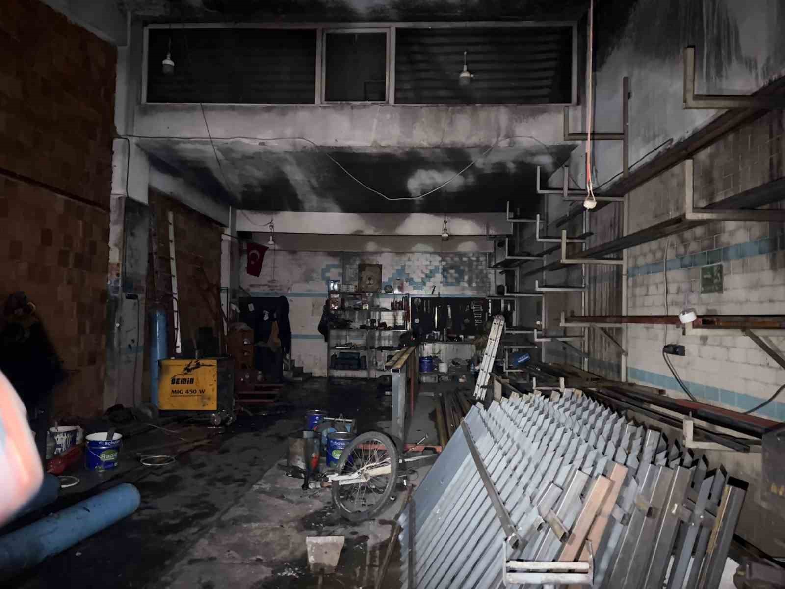 Demirci d&uuml;kkanında patlama: 1 &ouml;l&uuml;, 2 yaralı
