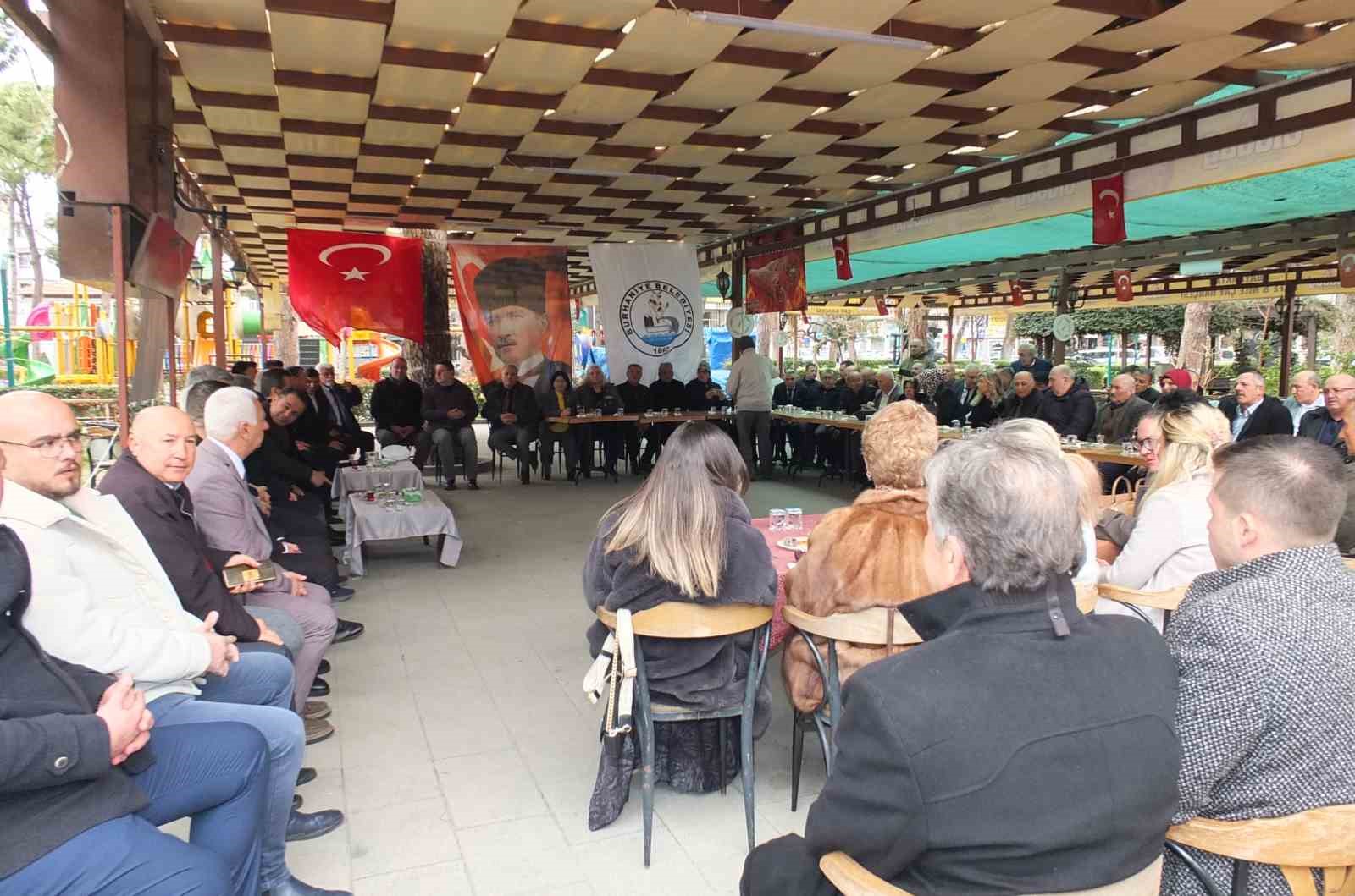 Burhaniye&rsquo;de bayramlaşma t&ouml;reni d&uuml;zenlendi
