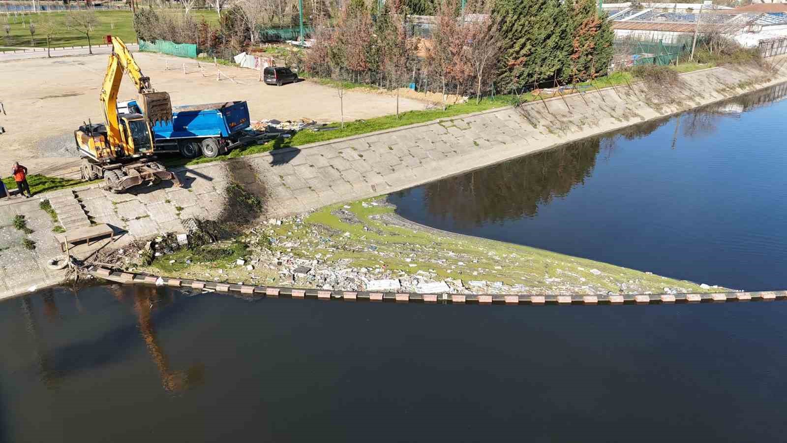 Kocaeli&rsquo;de 12 metrek&uuml;p atık denize ulaşmadan toplandı
