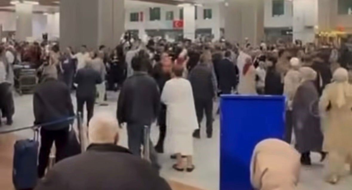 Gaziantep Havalimanı&rsquo;ndan kavga ve gerginlik
