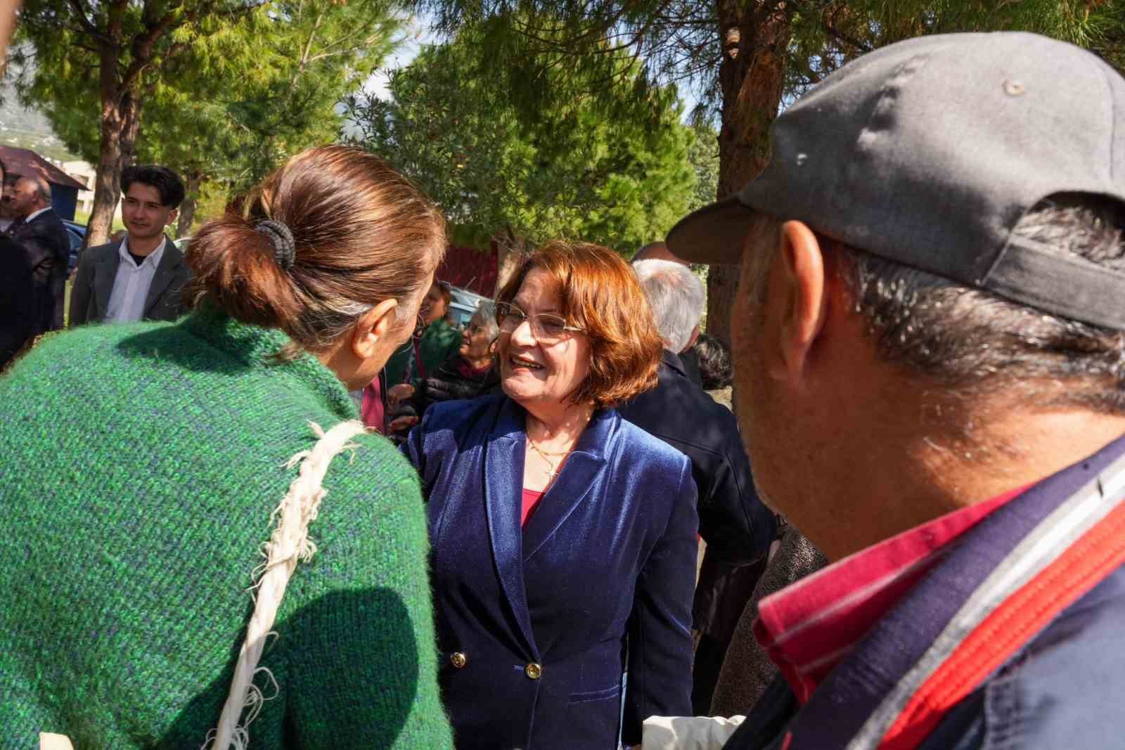 Başkan Gen&ccedil;ay vatandaşlarla bayramlaştı
