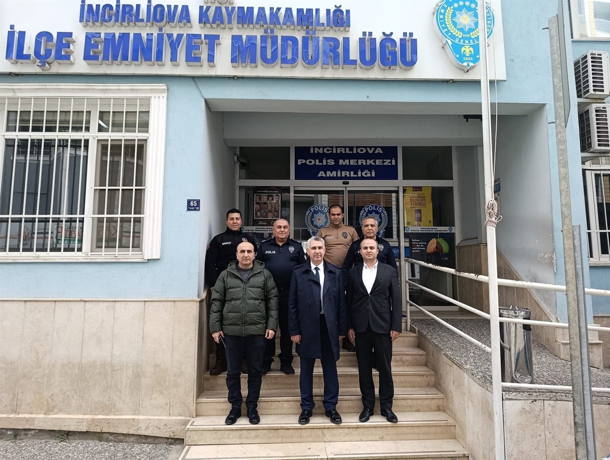 Kaymakam Abay, bayramda g&uuml;venlik g&uuml;&ccedil;lerini yalnız bırakmadı
