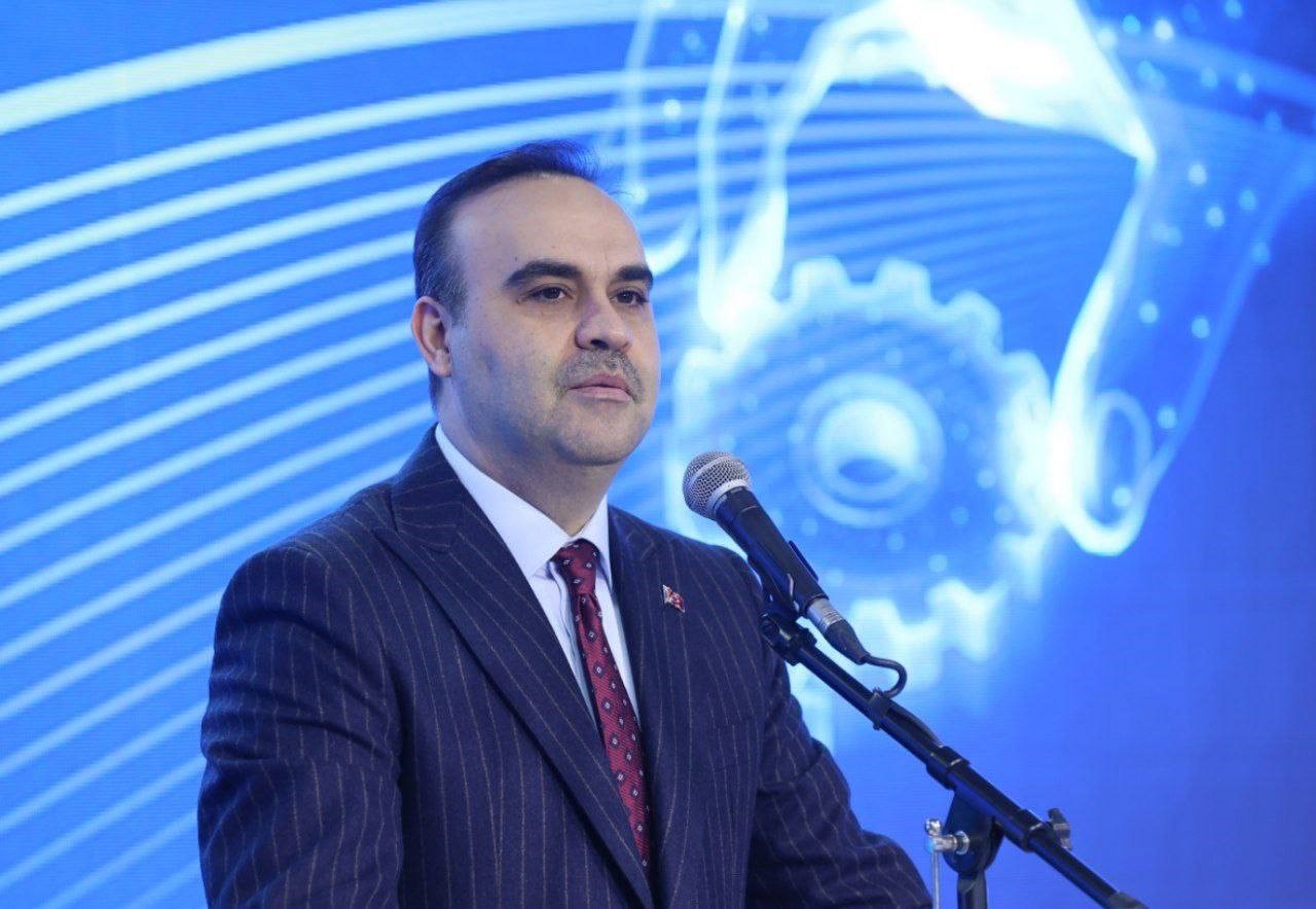 Bakan Kacır: "Milli seyir f&uuml;zemiz SOMJ, canlı harp başlığıyla ger&ccedil;ekleştirilen son atış testinde hedefini tam isabetle vurdu"
