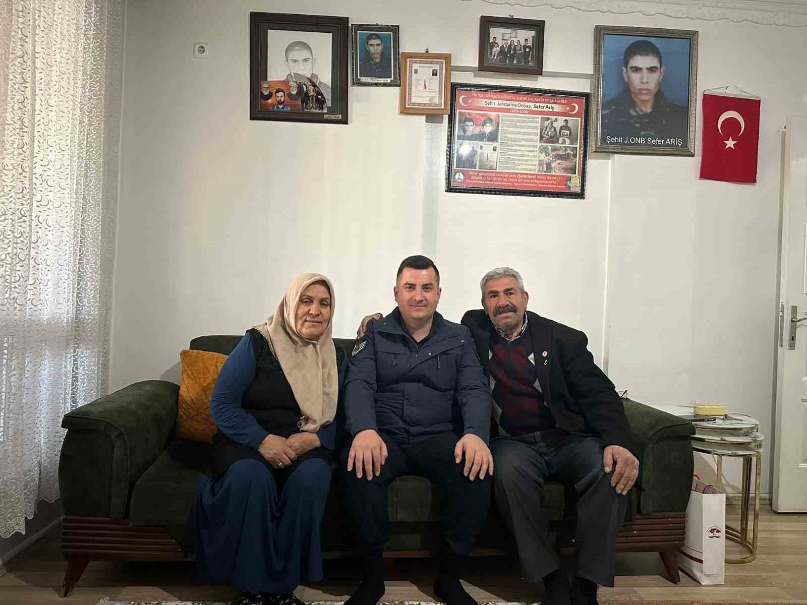 Jandarmadan şehit ve gazi ailelerine bayram ziyareti