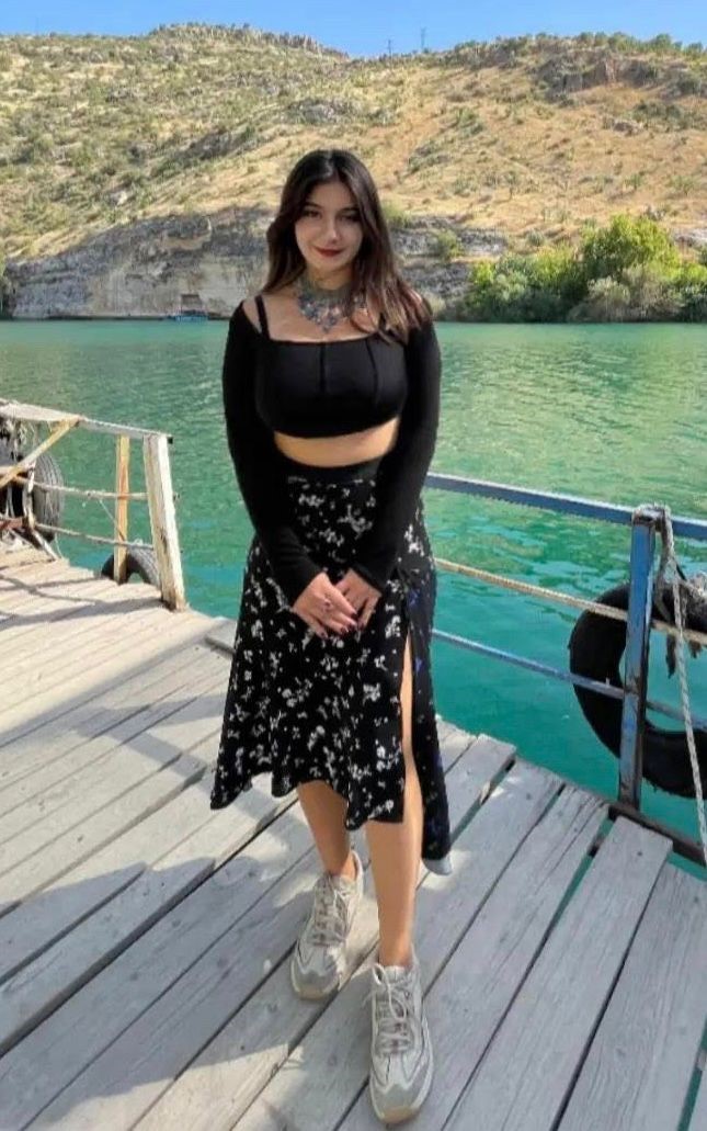 Tıp fak&uuml;ltesi &ouml;ğrencisi Yaren, hekim &ouml;nl&uuml;ğ&uuml; ile son yolculuğuna uğurlandı
