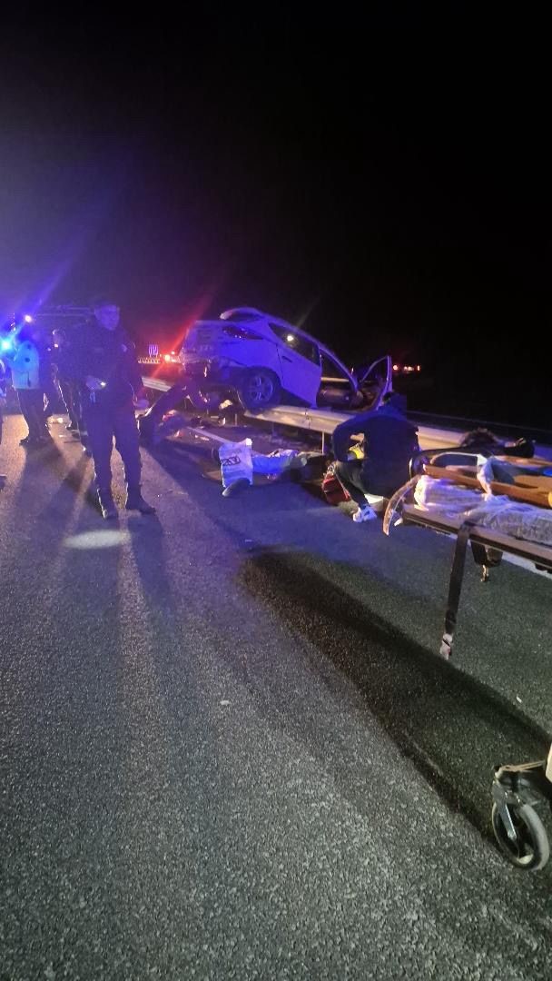 Ankara-Eskişehir Yolu &uuml;zerinde kaza: 2 &ouml;l&uuml;, 4 yaralı
