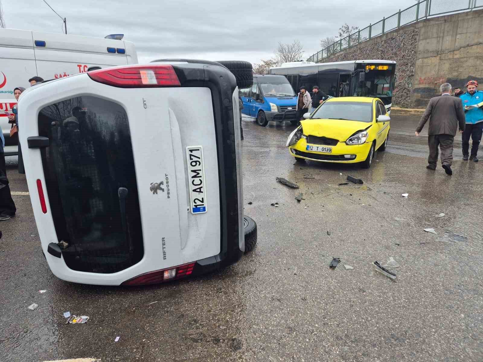 Bingöl’de trafik kazası : 5 yaralı
