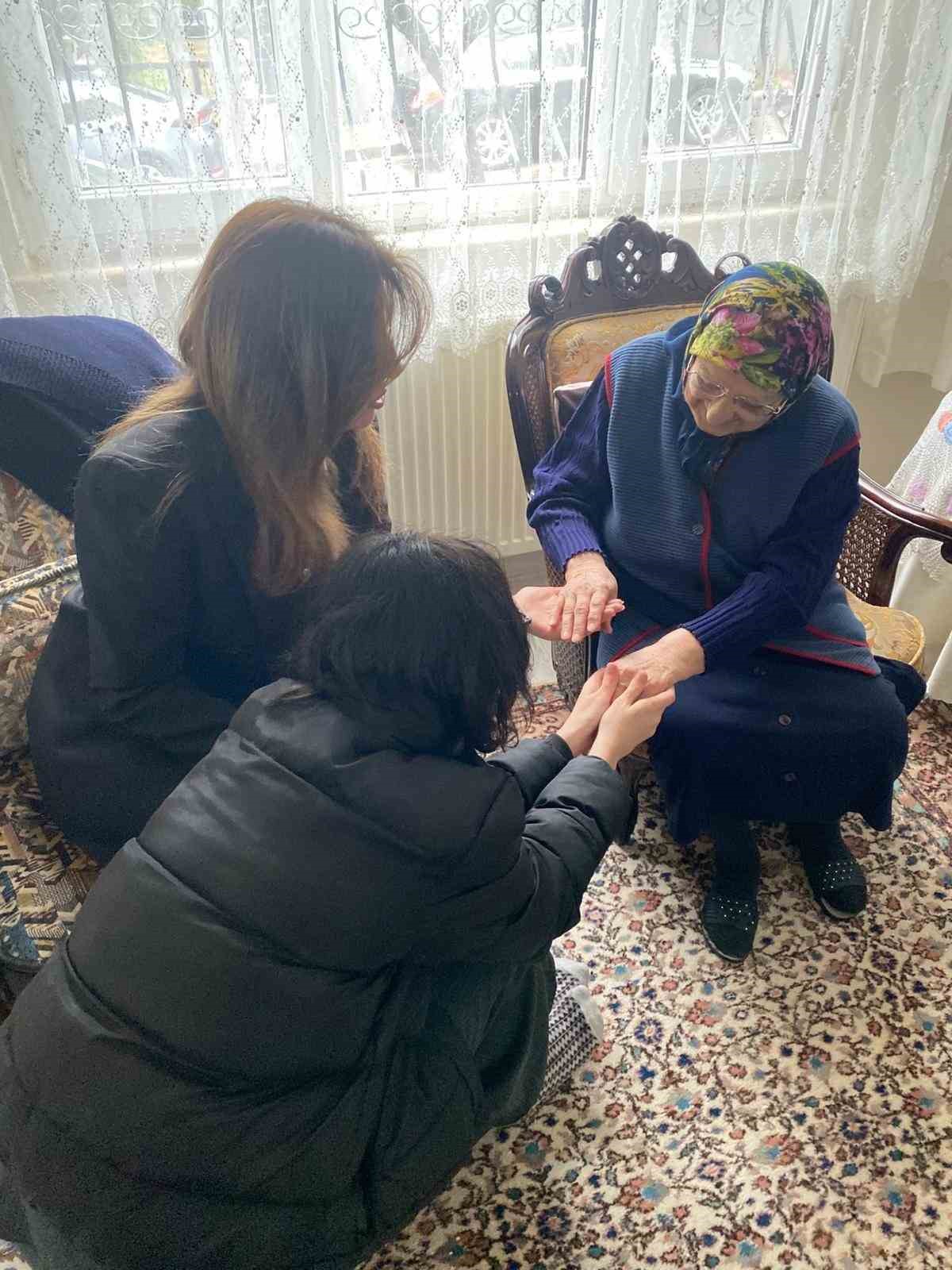 Miniklerden b&uuml;y&uuml;klere bayramda en anlamlı hediye
