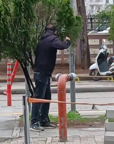 Hastane bah&ccedil;esindeki madde bağımlısı g&ouml;renleri korkuttu
