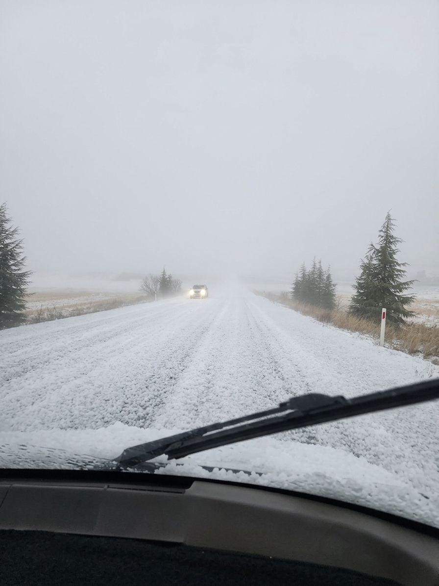 Haymana-Polatlı yolu dolu yağışı nedeniyle beyaza b&uuml;r&uuml;nd&uuml;
