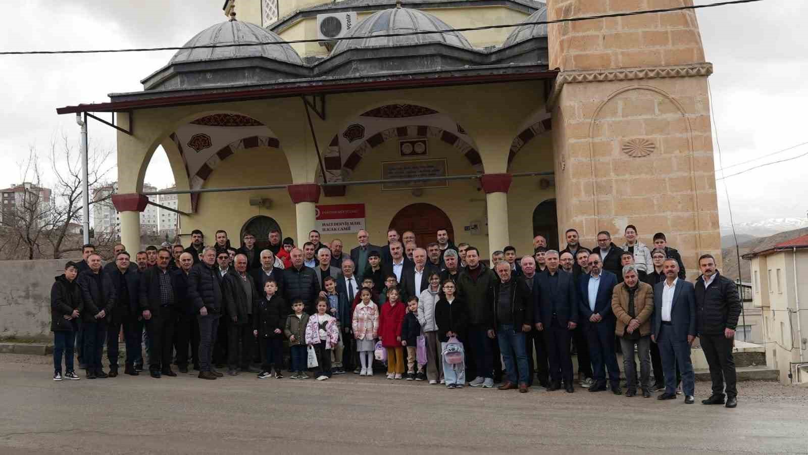 Darende&rsquo;de yarım asırlık bayramlaşma geleneği

