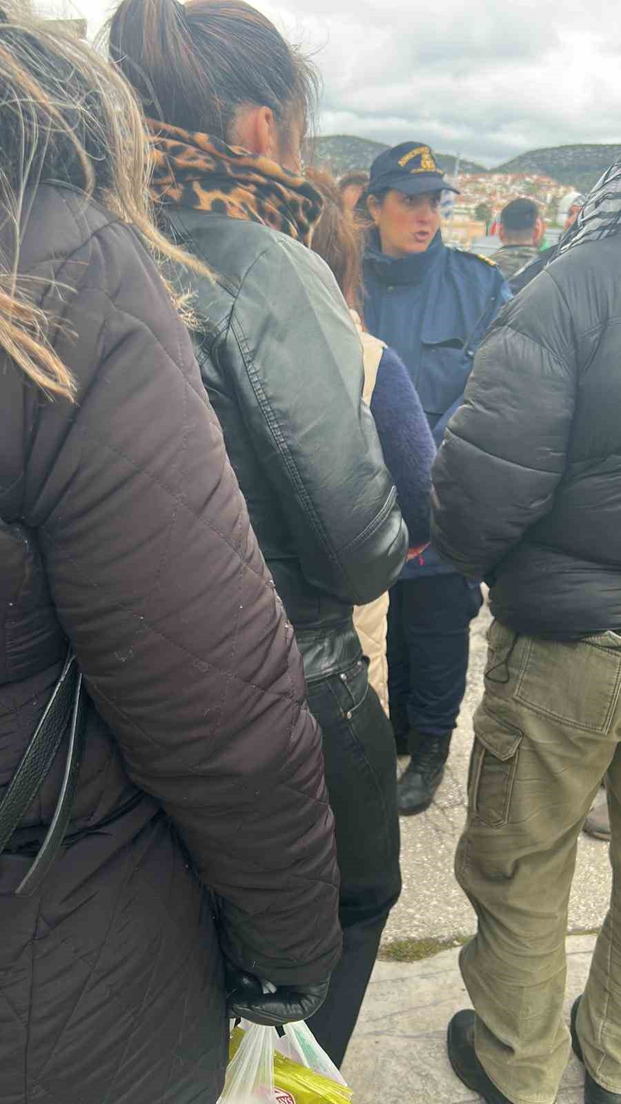 T&uuml;rk tatilciler d&ouml;n&uuml;ş yolunda Yunanistan&rsquo;ın Midilli Adası&rsquo;nda mahsur kaldı
