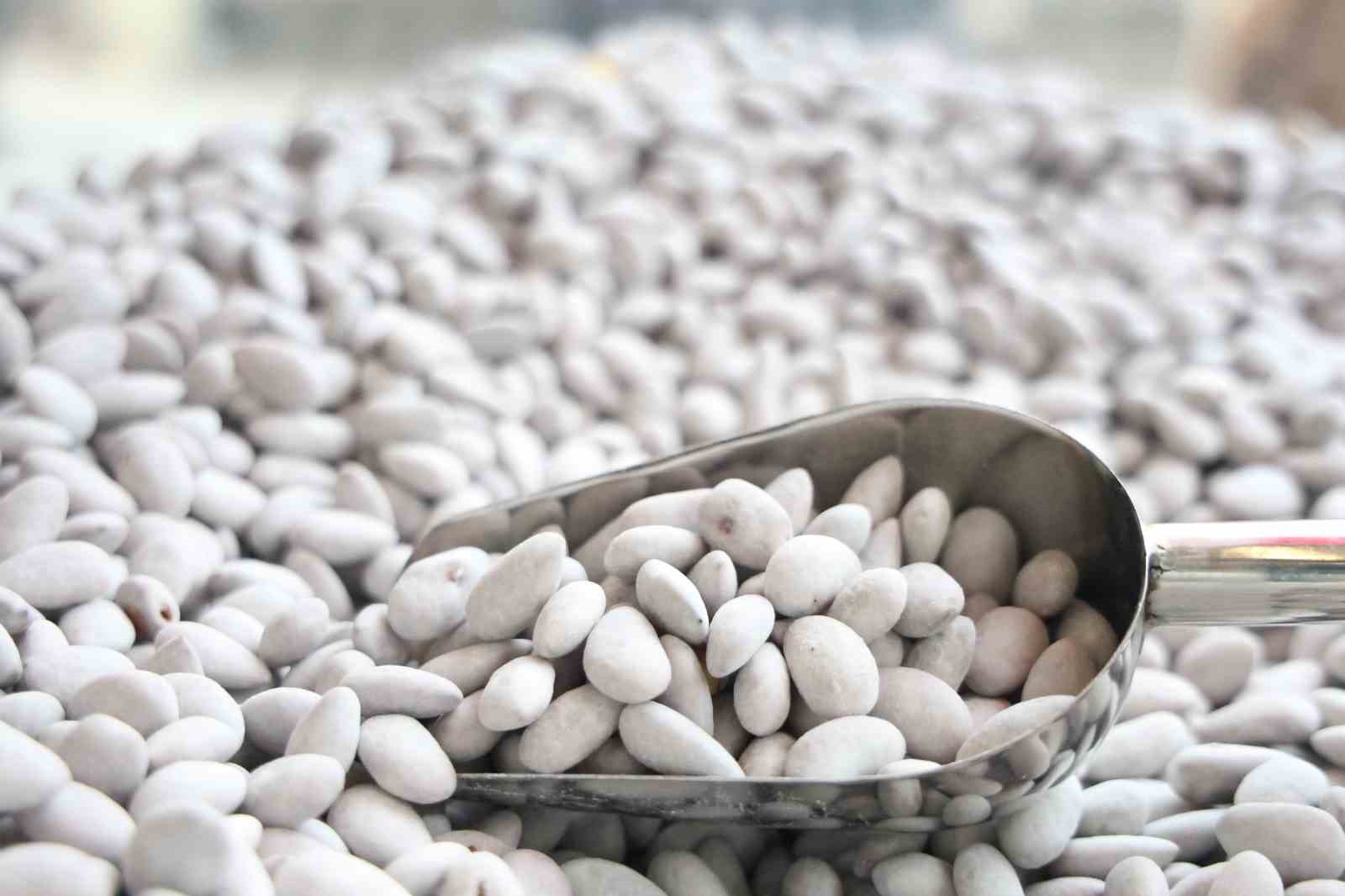 Elazığ’ın ‘Beyaz altını’ badem şekeri