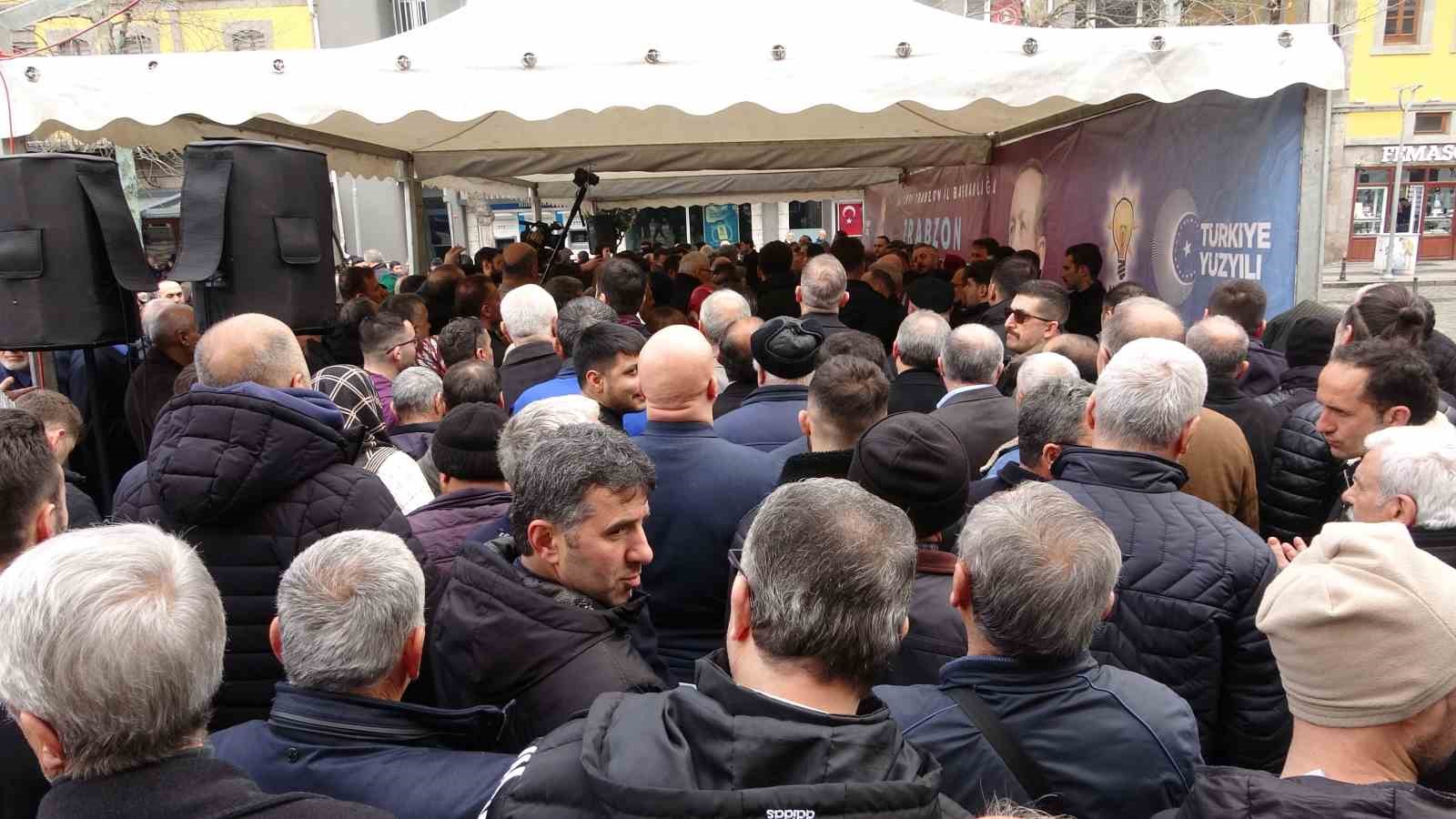 Bakan Uraloğlu: "T&uuml;rkiye, t&uuml;m bu karmaşanın i&ccedil;erisinde bir g&uuml;ven adası olarak konumunu g&uuml;&ccedil;l&uuml; bir şekilde y&uuml;r&uuml;t&uuml;yor"
