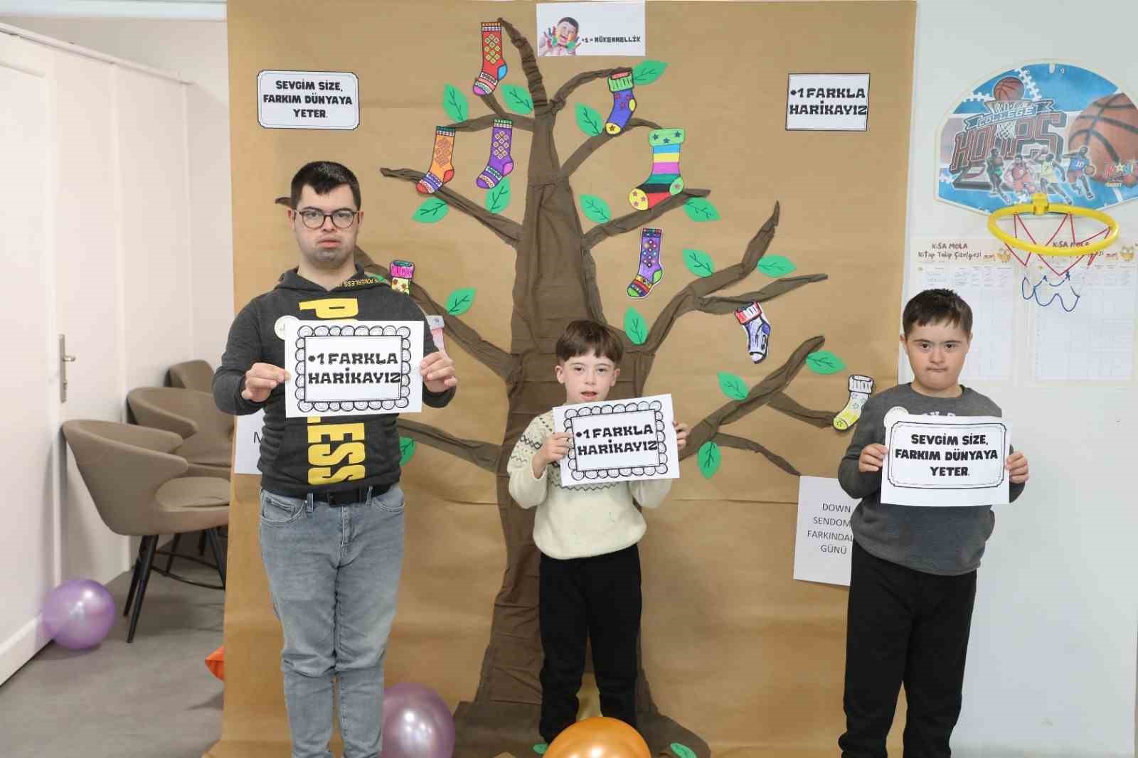 Muğla’da çoraplar farkındalık için boyandı