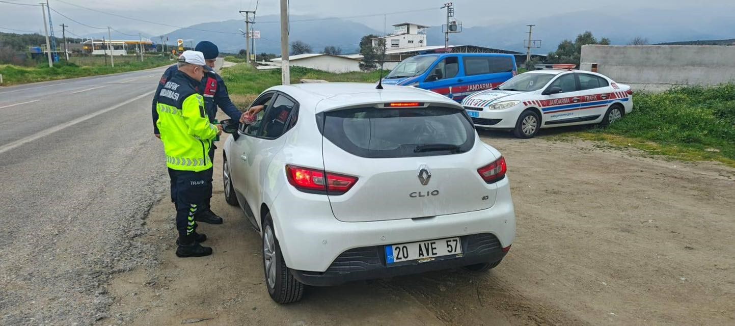Karacasu’da bayramda trafik ekipleri sahada