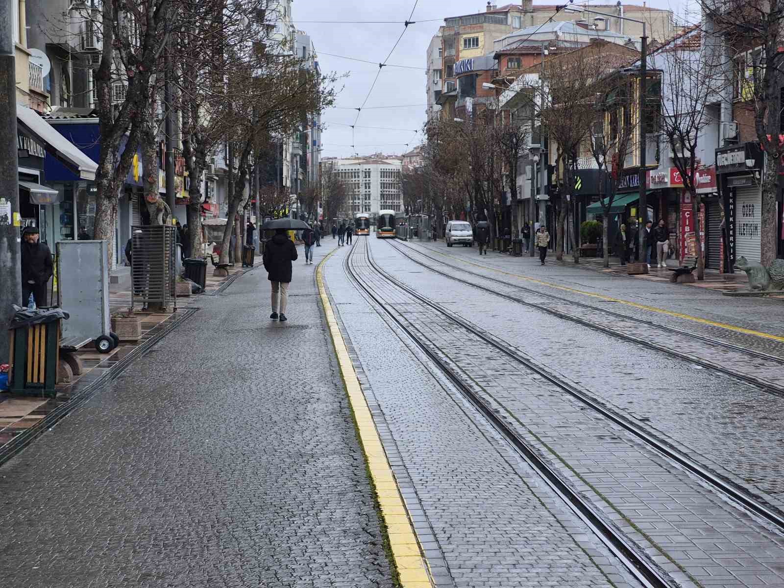 Bayramın 2’nci günü kent meydanı sessizliğe büründü