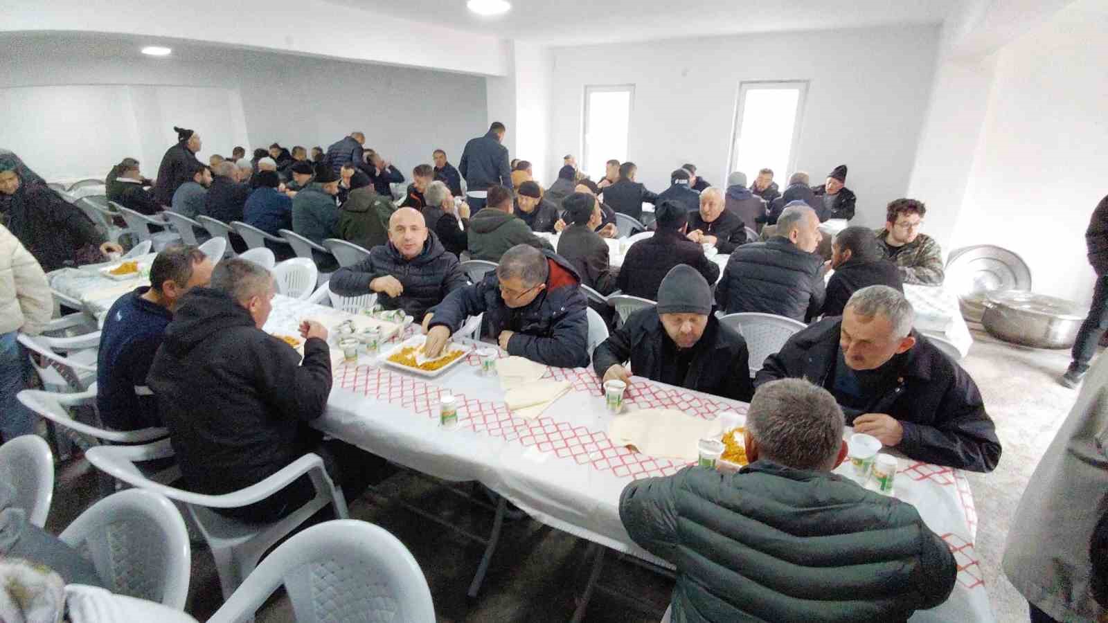 Bolu’da köy halkı geleneksel bayram yemeğinde buluştu