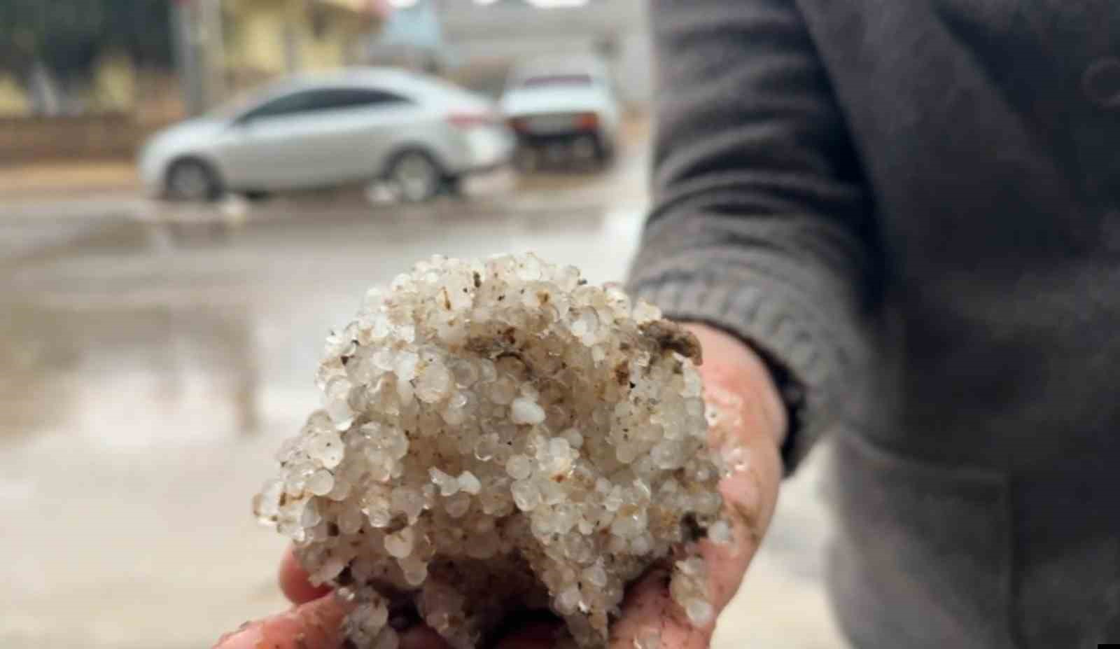 Şanlıurfa’da dolu yağışı hayatı olumsuz etkiledi