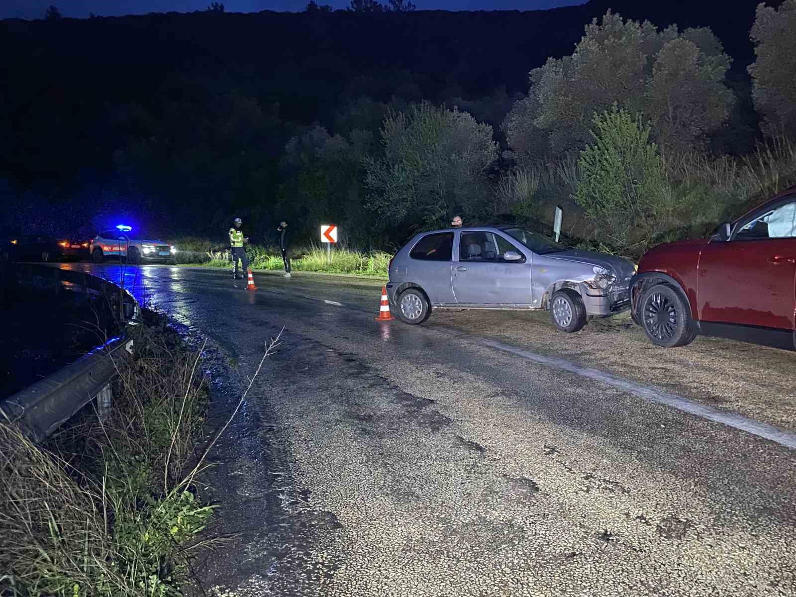 Bursa’da iki otomobil çarpıştı: 1 kişi yaralandı, 11 aylık bebek faciadan döndü