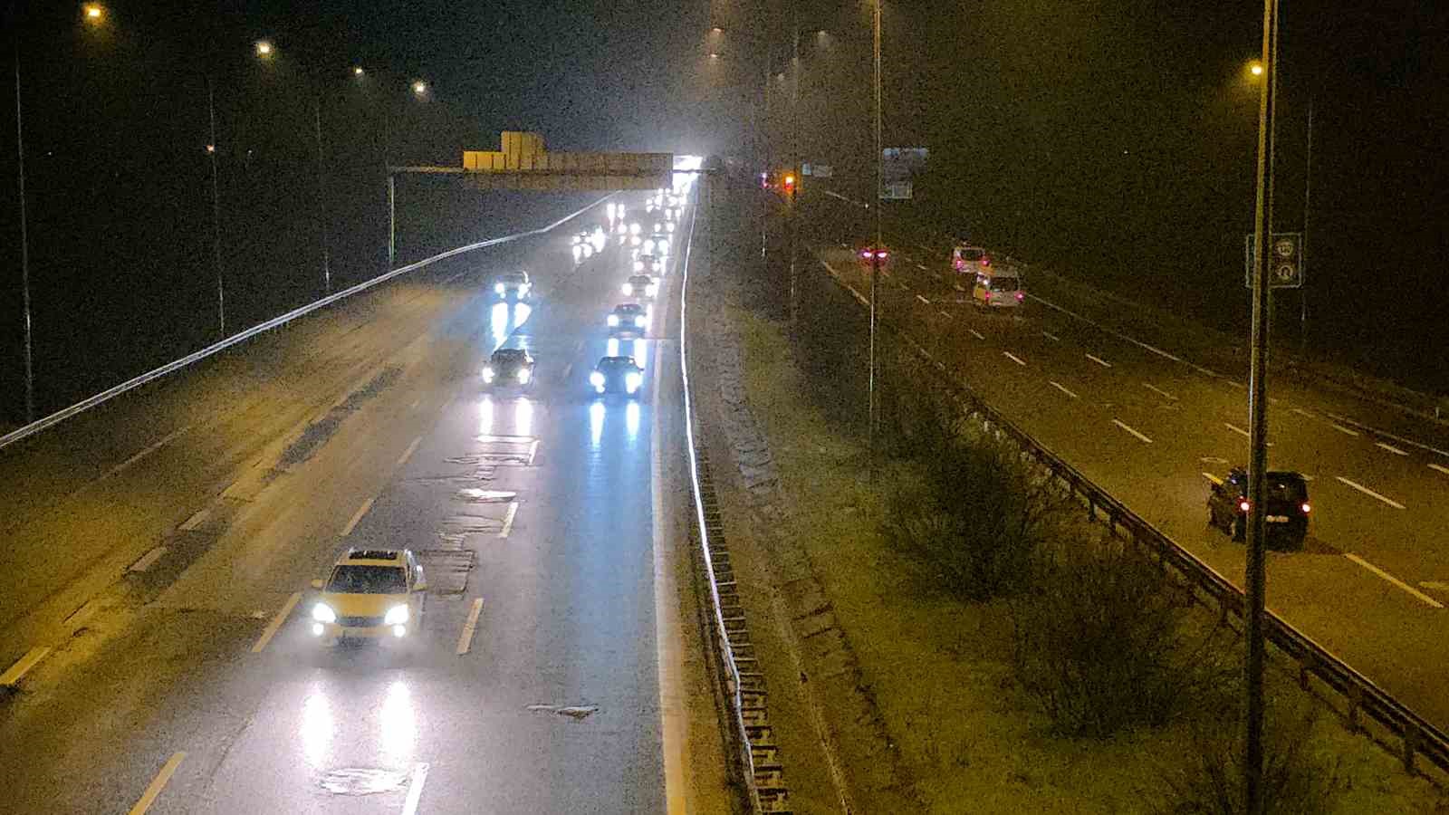 Tatilciler d&ouml;n&uuml;şe ge&ccedil;ti: Otoyolda akıcı yoğunluk devam ediyor
