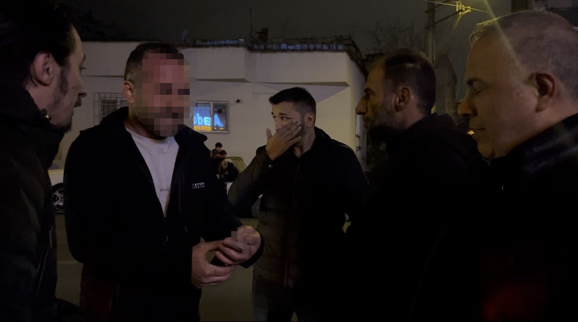 Alkoll&uuml; s&uuml;r&uuml;c&uuml; ortalığı karıştırdı: Vatandaşı polis sandı, ara&ccedil; sahiplerini teselli etti
