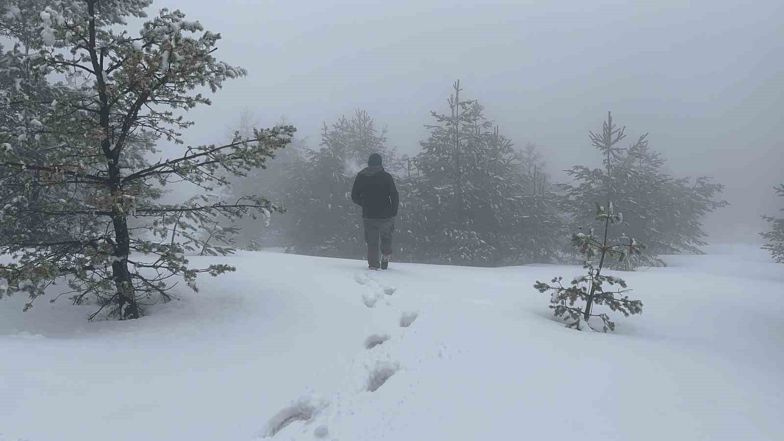 Bayram tatilinde kar yağışının tadını &ccedil;ıkardılar
