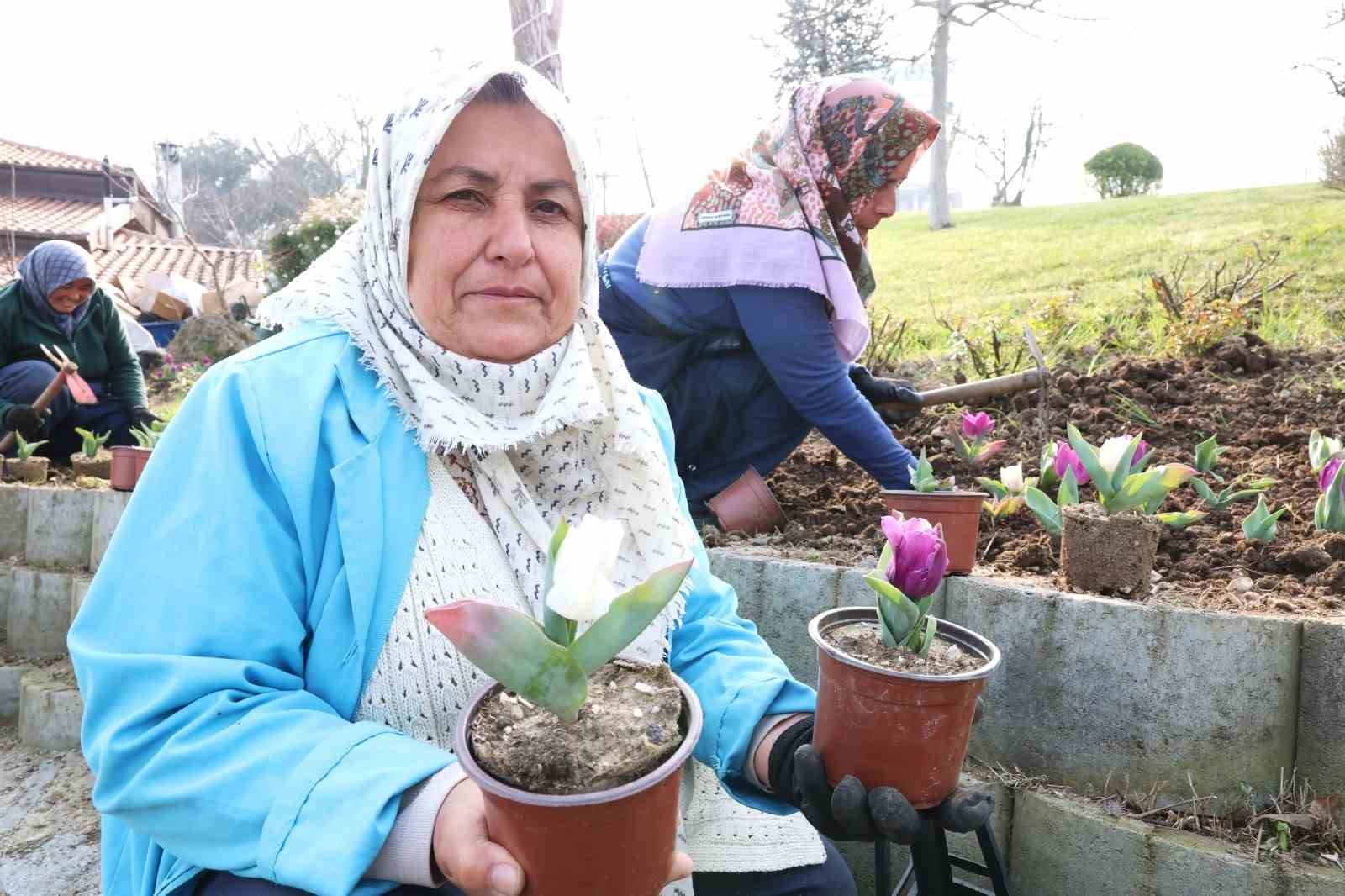 Osmangazi&rsquo;nin her bir noktası &ccedil;i&ccedil;ek a&ccedil;tı
