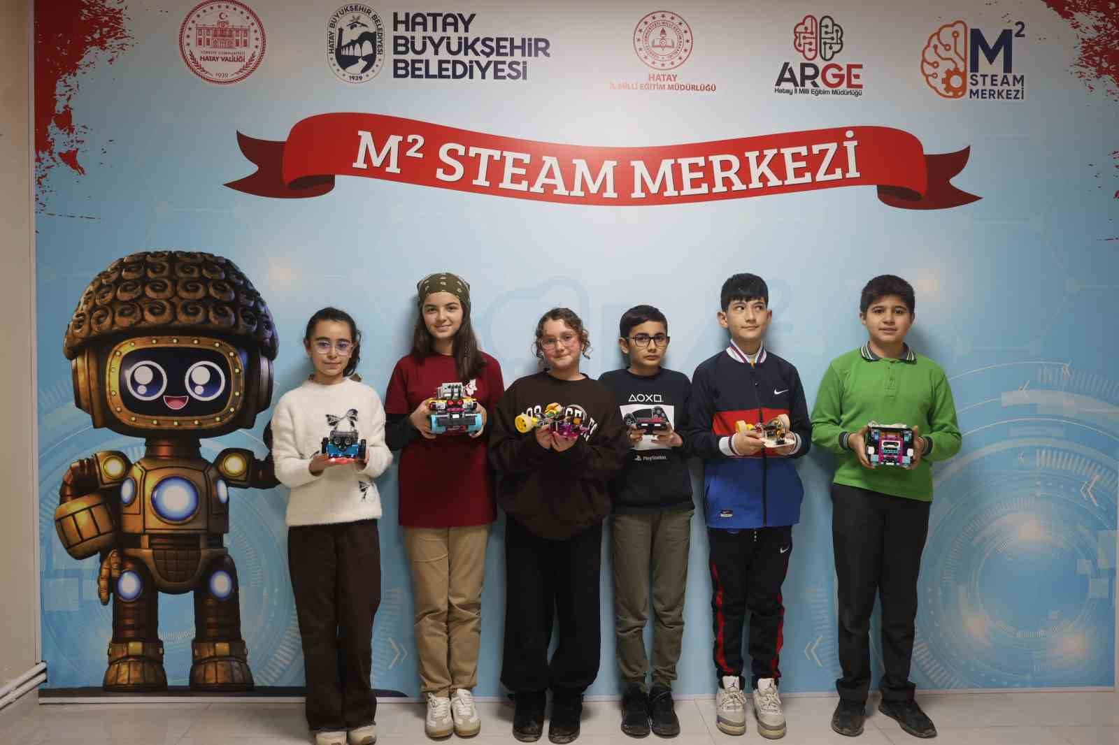 Geleceğin kaşifleri olacak depremzede &ccedil;ocuklar &lsquo;Hataybot&rsquo; Robot Yarışması&rsquo;na hazırlanıyorlar
