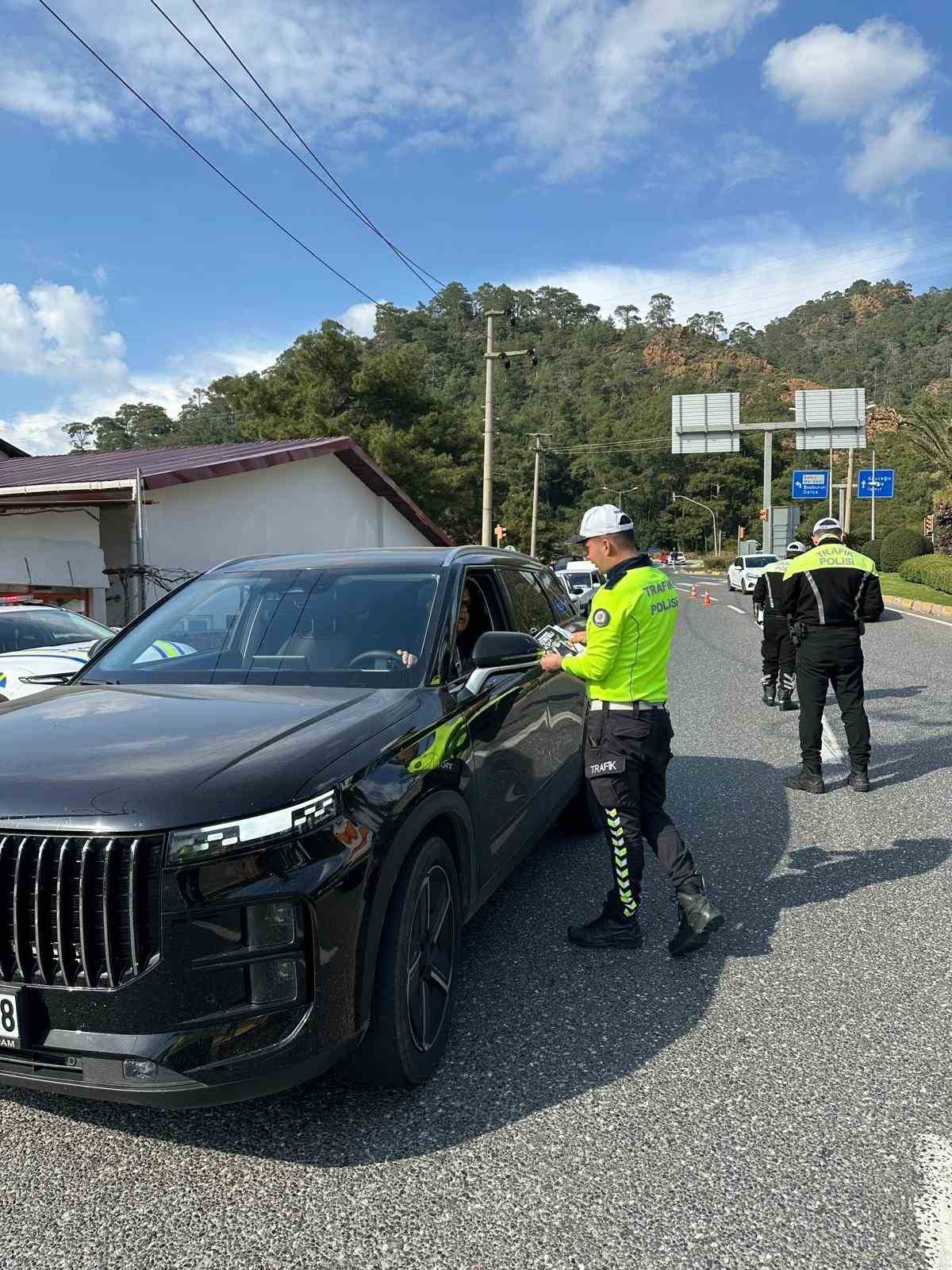 Marmaris’te bayram boyunca binlerce araç denetlendi