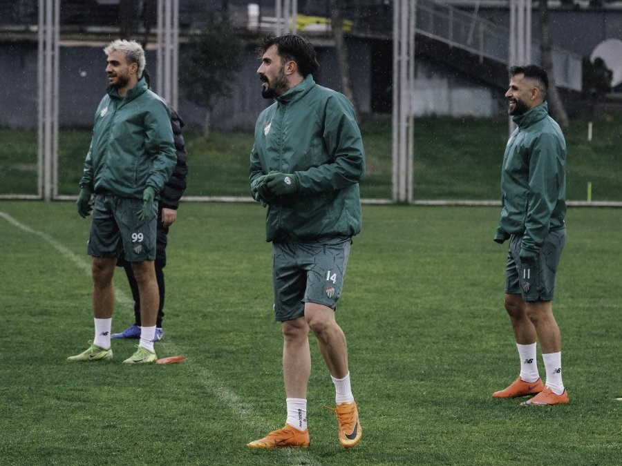Bursaspor&rsquo;da Gebze hazırlıkları s&uuml;r&uuml;yor
