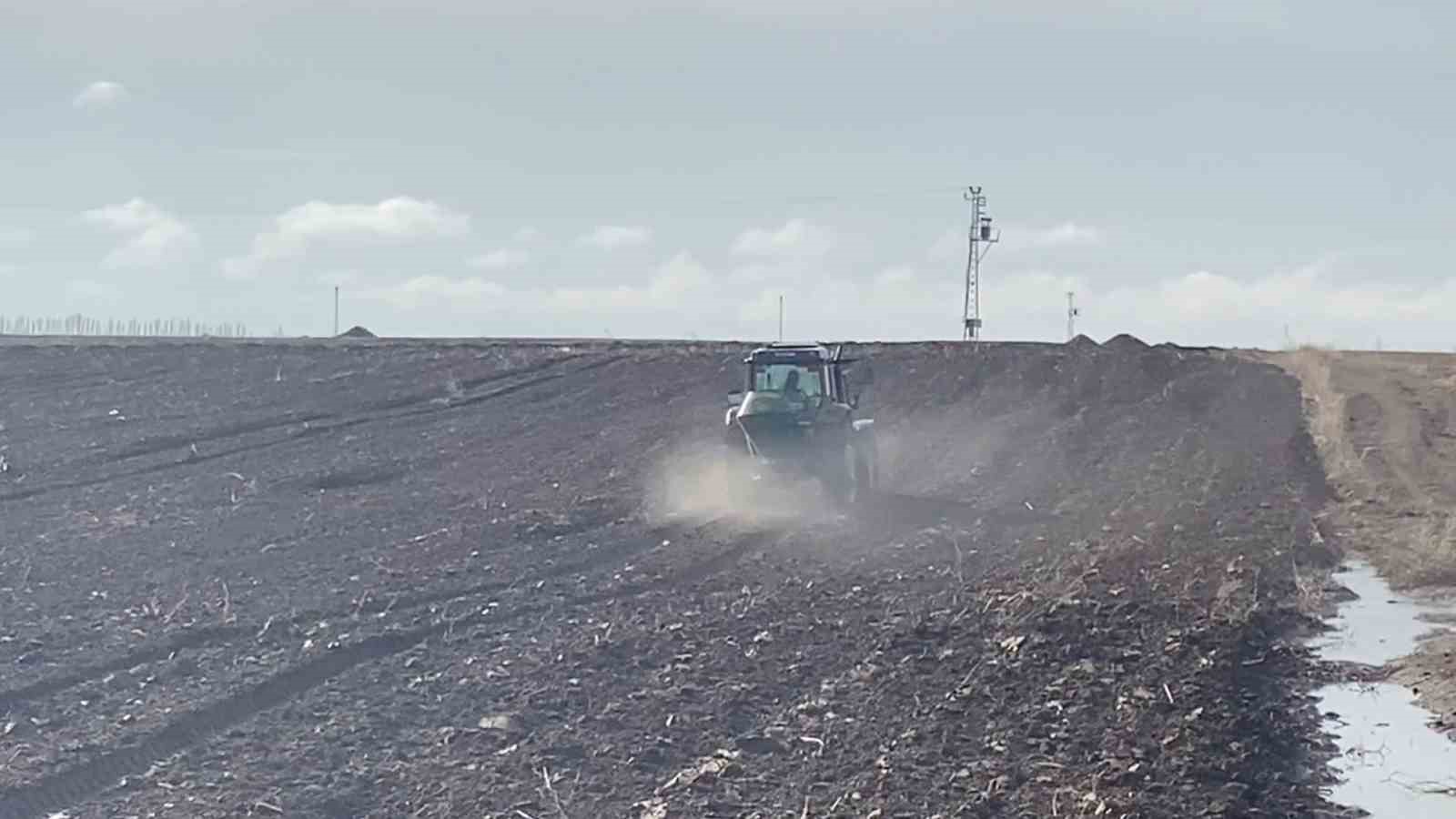 Adilcevaz&rsquo;da arpa ekimine başlandı
