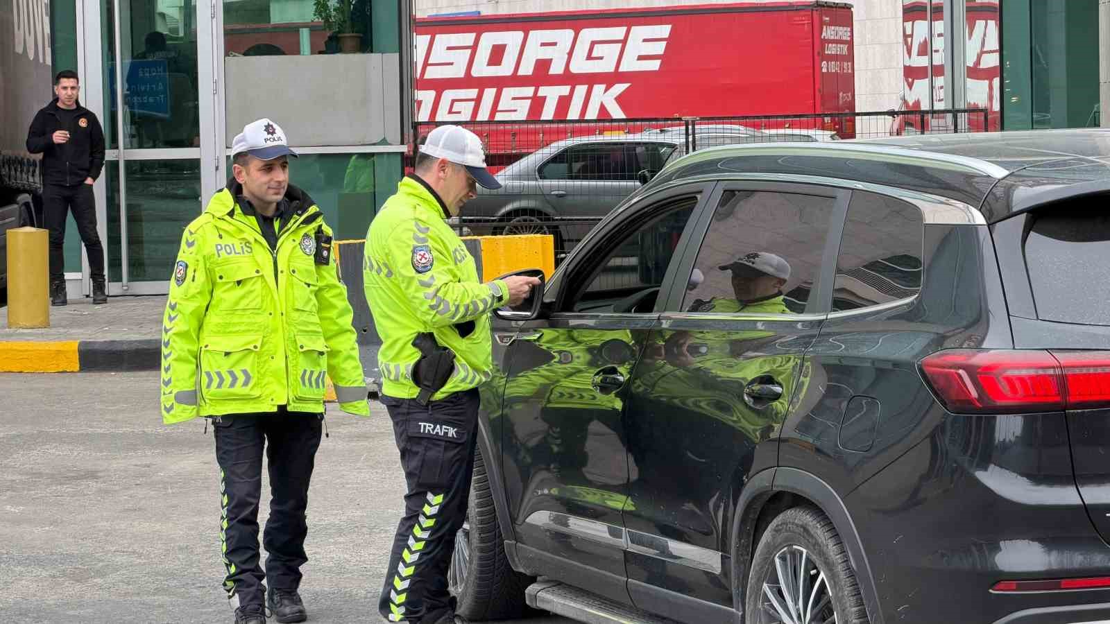 Sarp Sınır Kapısı&rsquo;nda bayram tatili yoğunluğu
