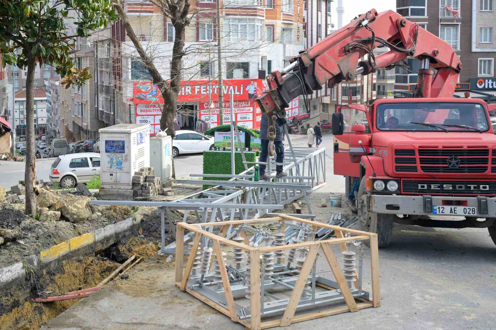 Esenyurt Mehmet Akif Ersoy Mahallesi&rsquo;nin 7 yıllık elektrik sorunu &ccedil;&ouml;z&uuml;ld&uuml;
