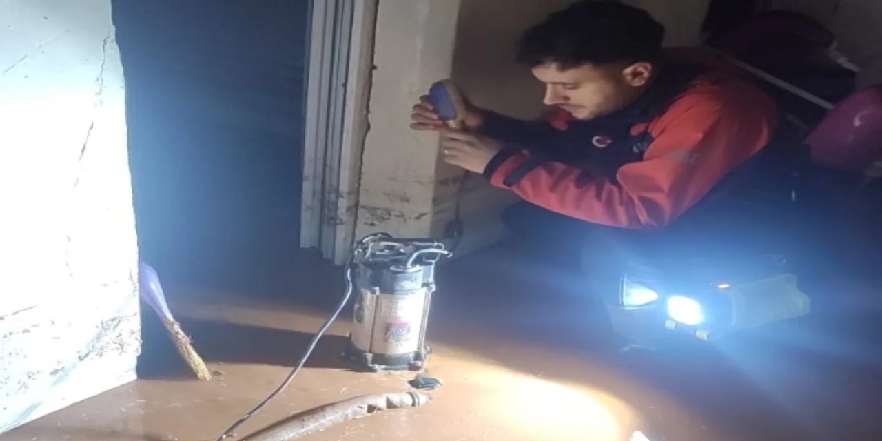 Şırnak&rsquo;ta sağanak sonrası sel
