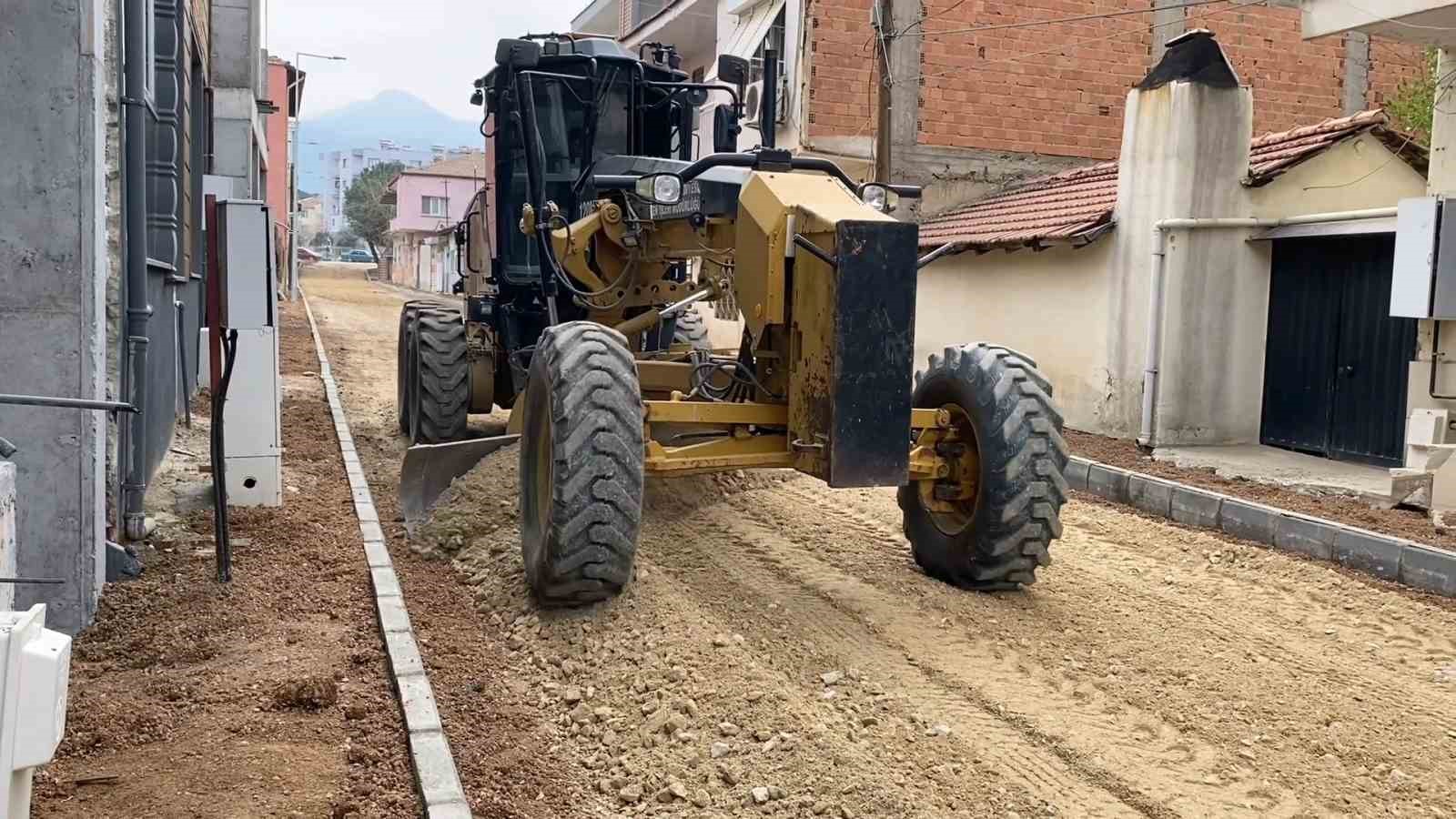 Alaşehir&rsquo;de asfalt sezonu a&ccedil;ıldı
