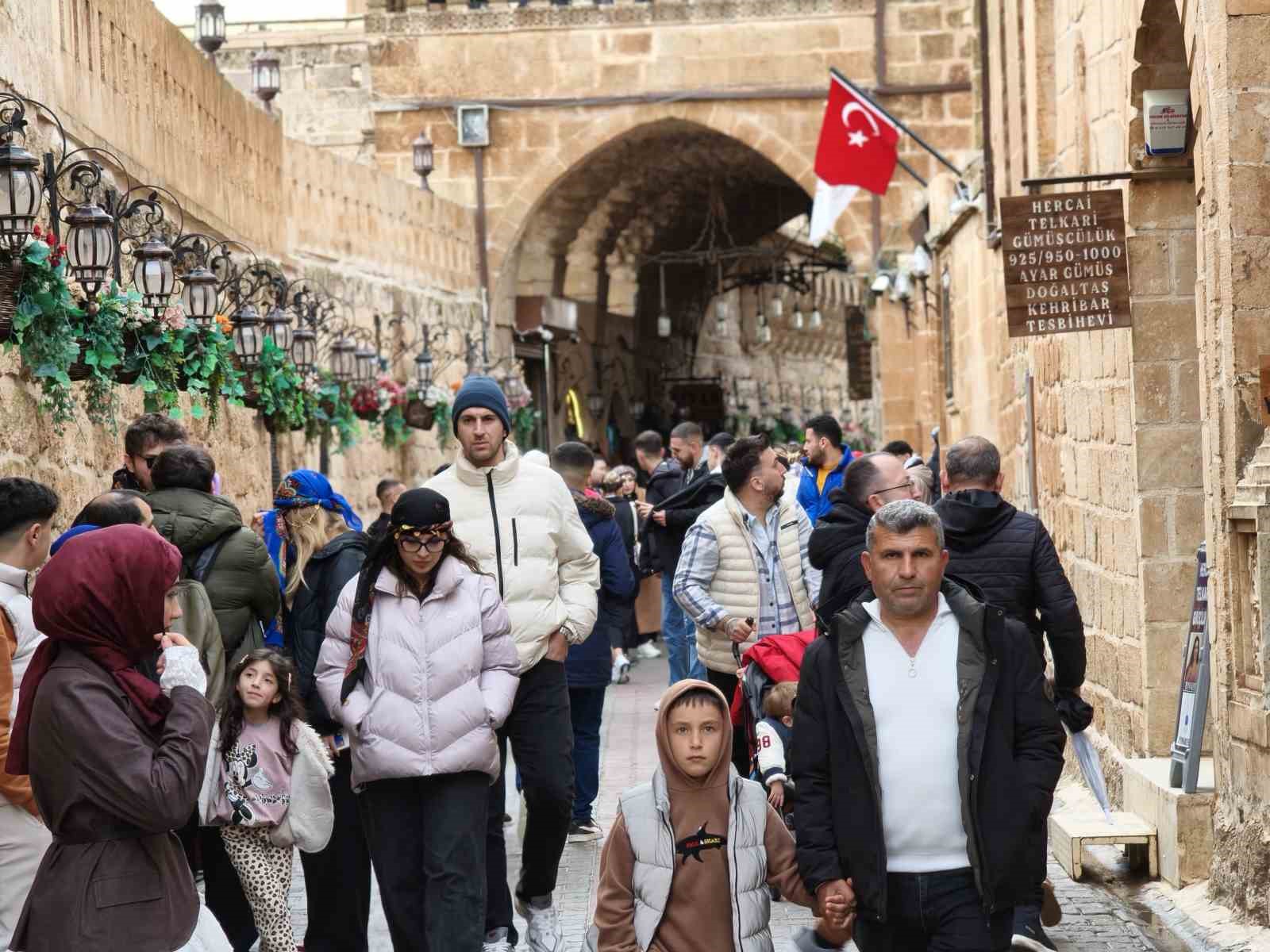 Tarihi kent Mardin bayram tatilinde ziyaret&ccedil;i akınına uğradı
