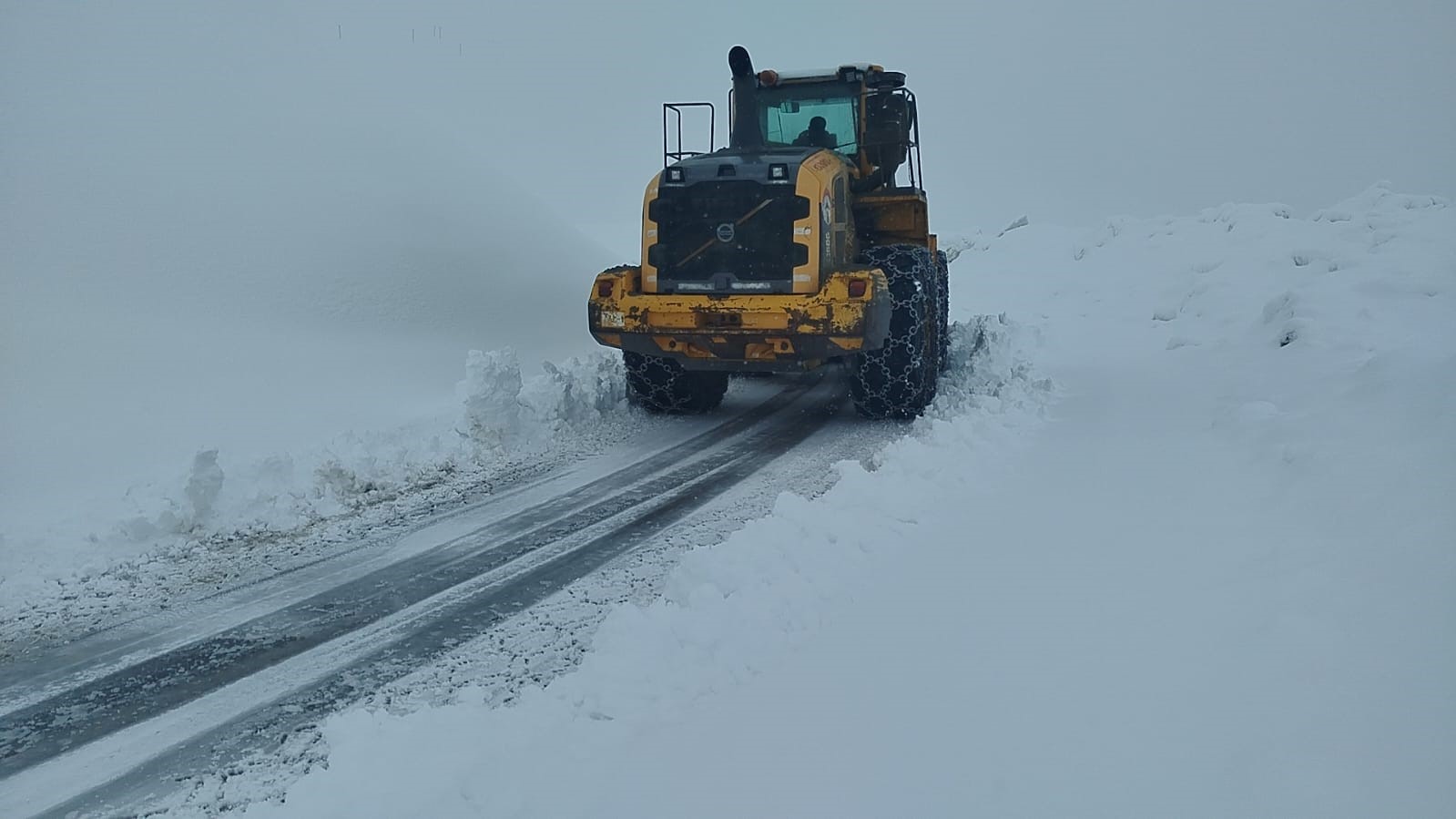 Hakkari&rsquo;de 13 k&ouml;y ve 32 mezra yolu ulaşıma kapandı

