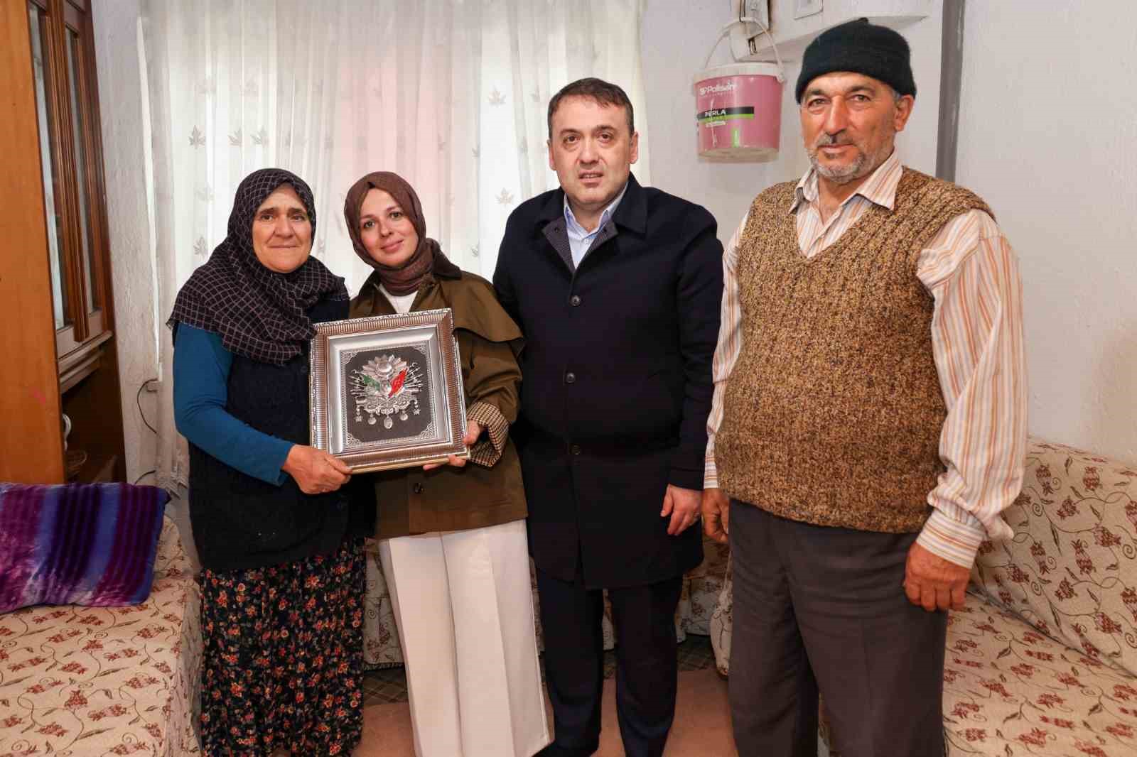 Vali S&ouml;zer&rsquo;den şehit ailesine bayram ziyareti
