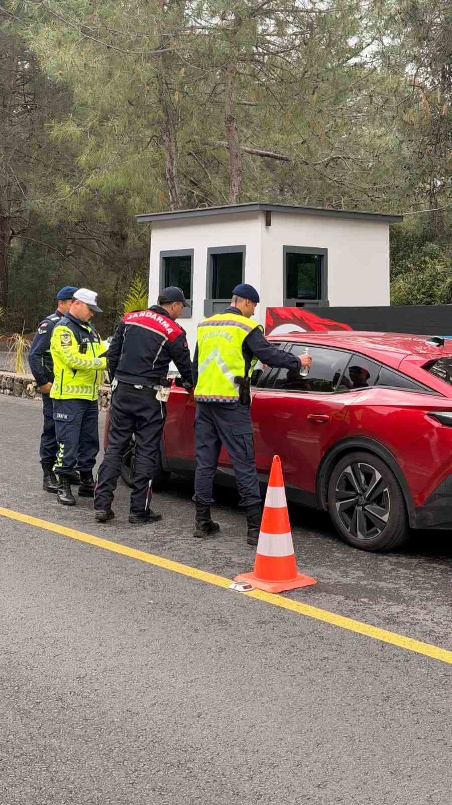 Fethiye&rsquo;de Jandarmadan bayram uygulaması
