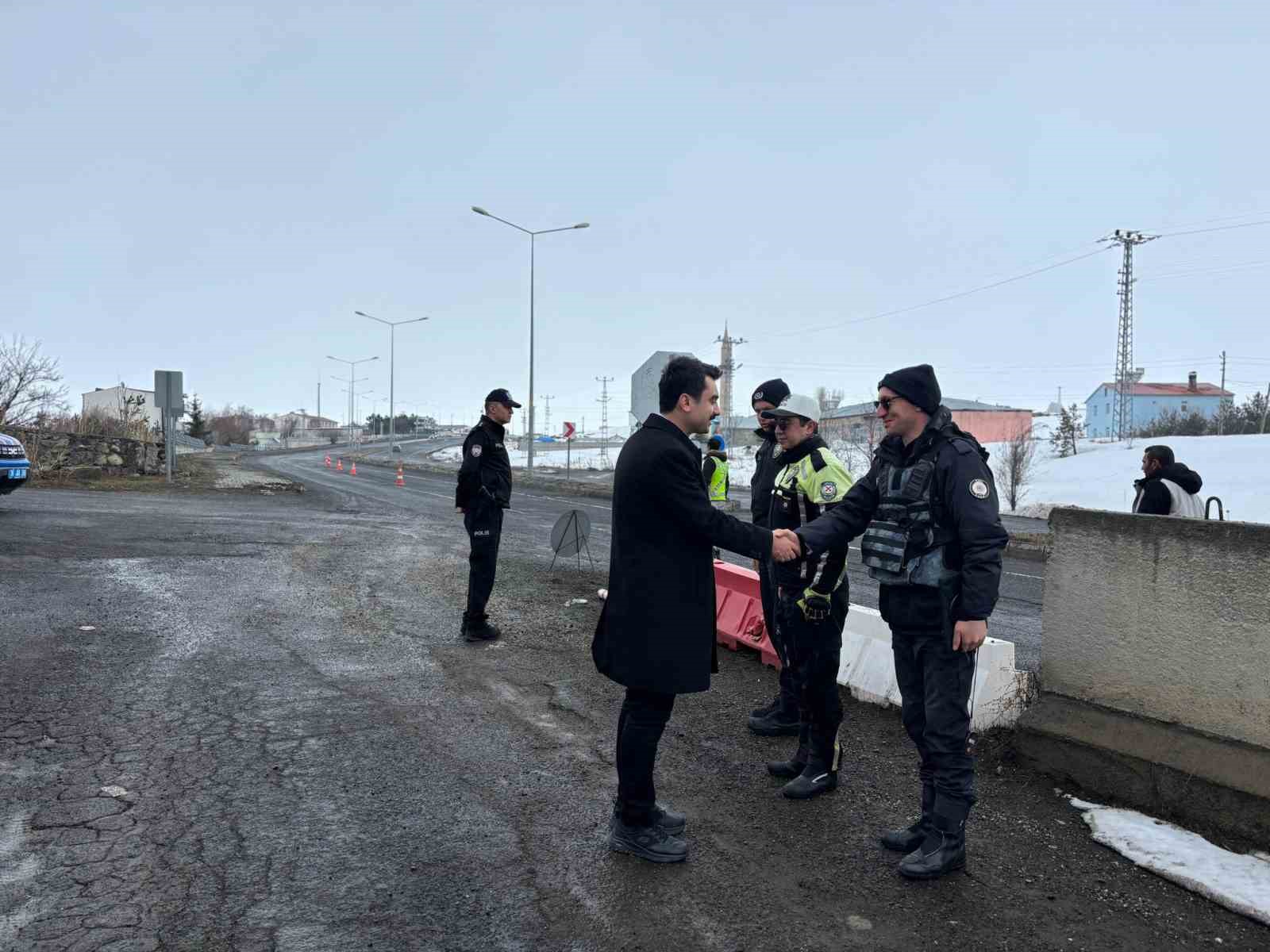 Susuz Kaymakamı Muhammed Emin Tutal&rsquo;dan bayram mesaisi
