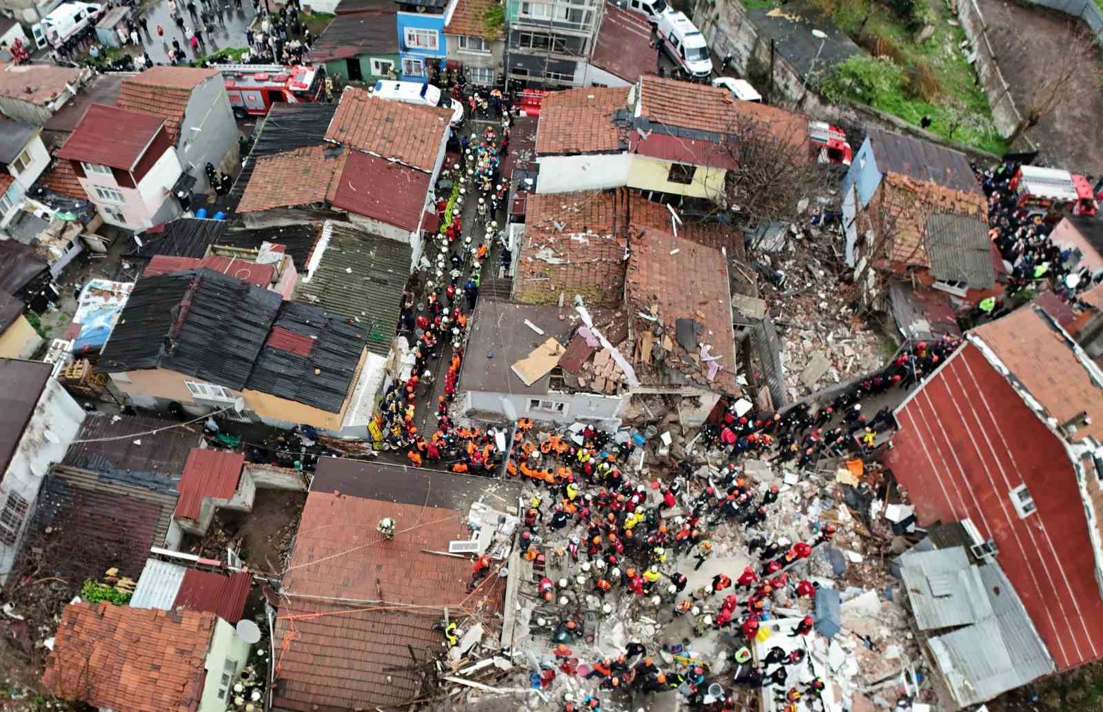 Fatih&rsquo;te enkaz altında kalan 1 kişi daha kurtarıldı
