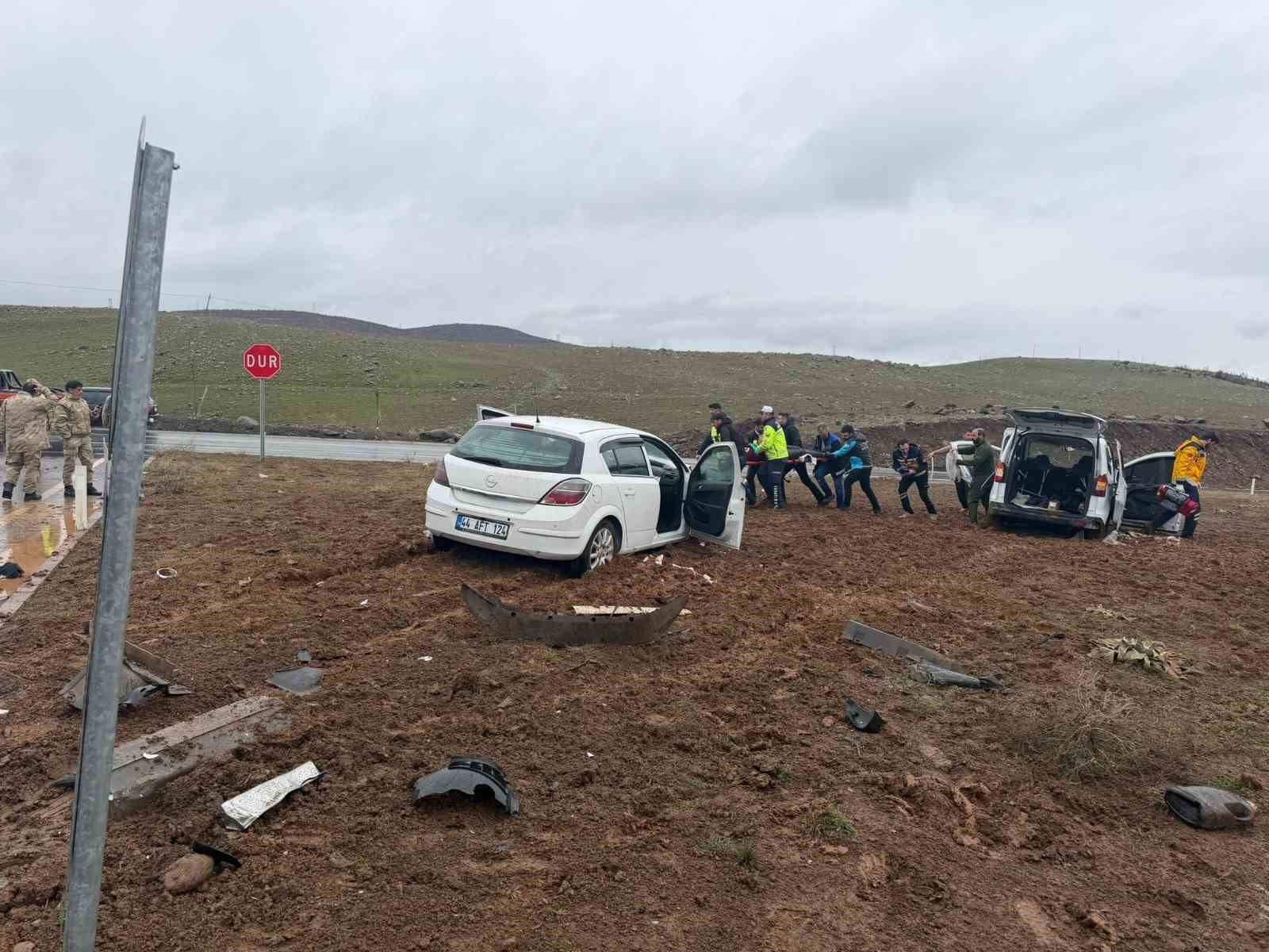 Bing&ouml;l&rsquo;de trafik kazası: 12 yaralı
